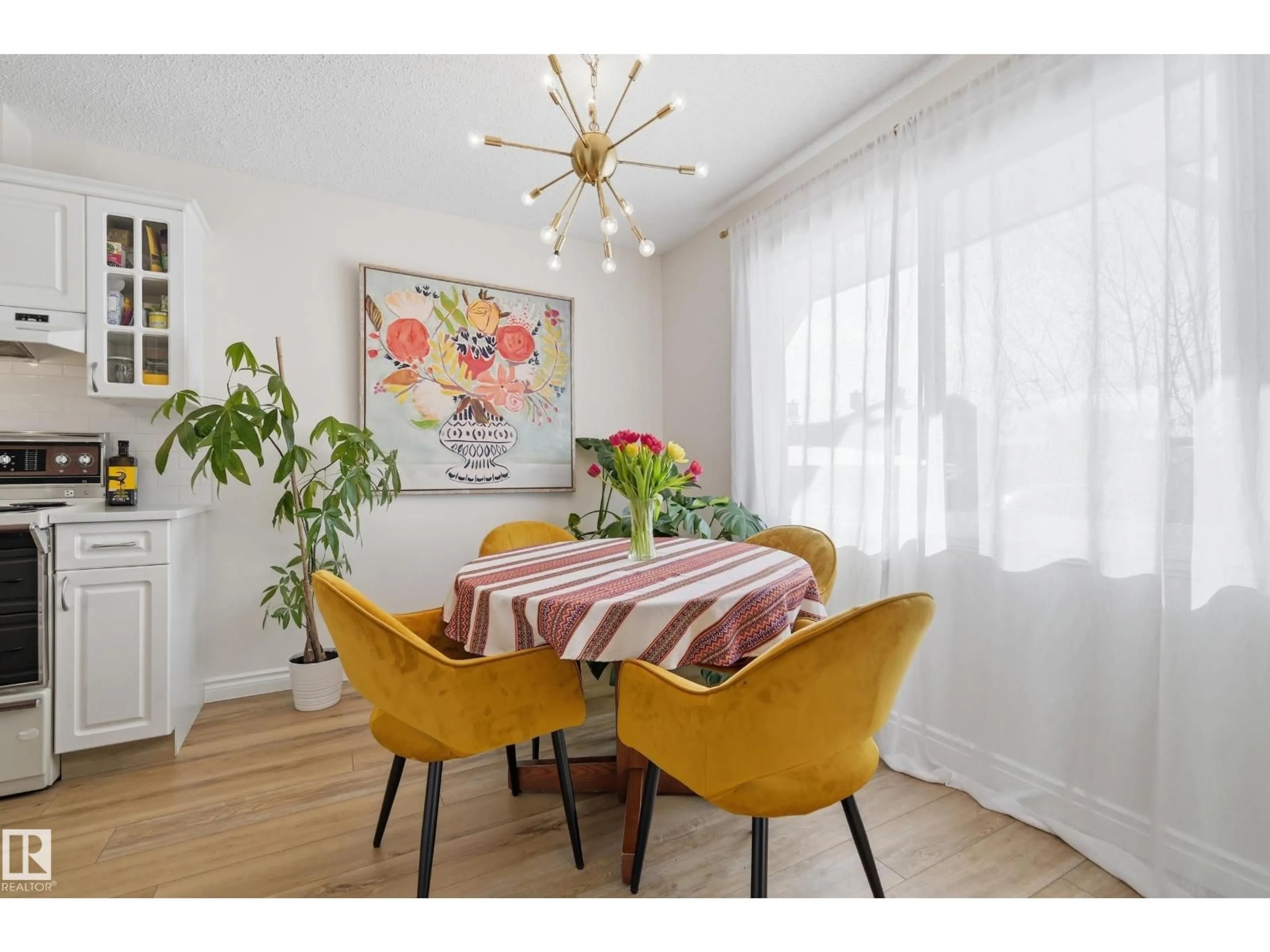 Dining room, wood/laminate floor for 165 TUDOR LN, Edmonton Alberta T5S1K9