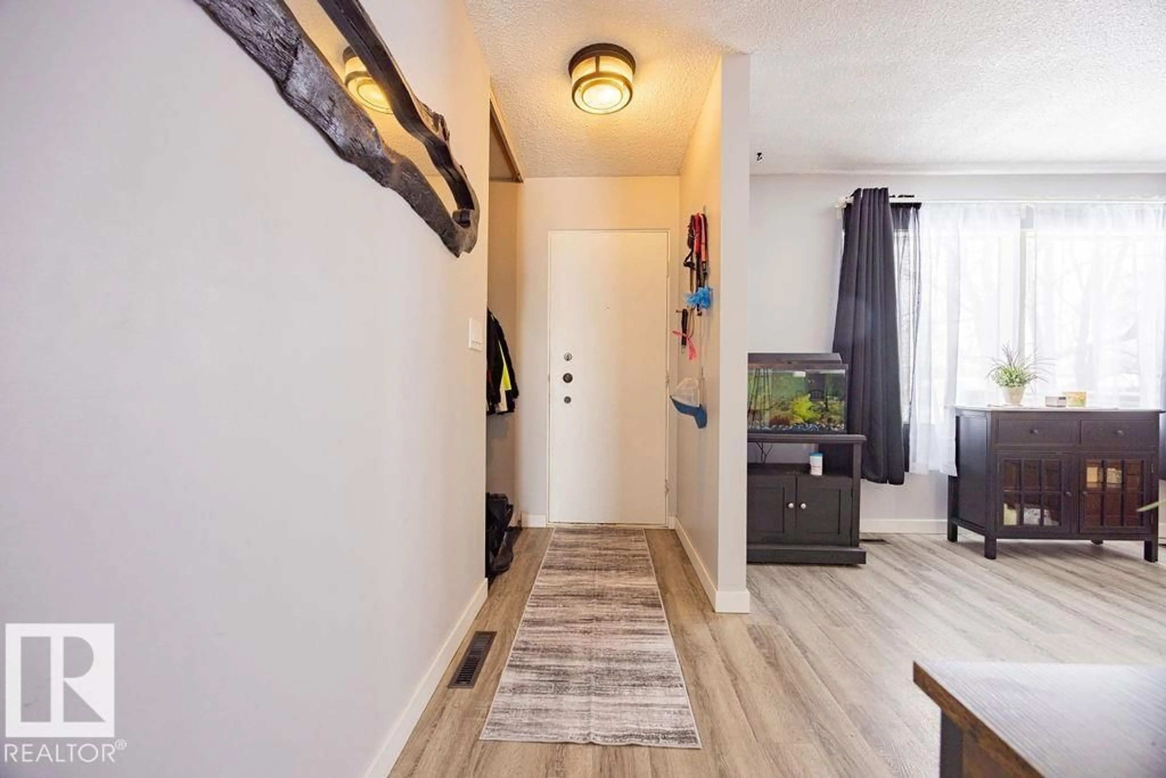 Indoor entryway for 44 IVY CR, Sherwood Park Alberta T8A1W4