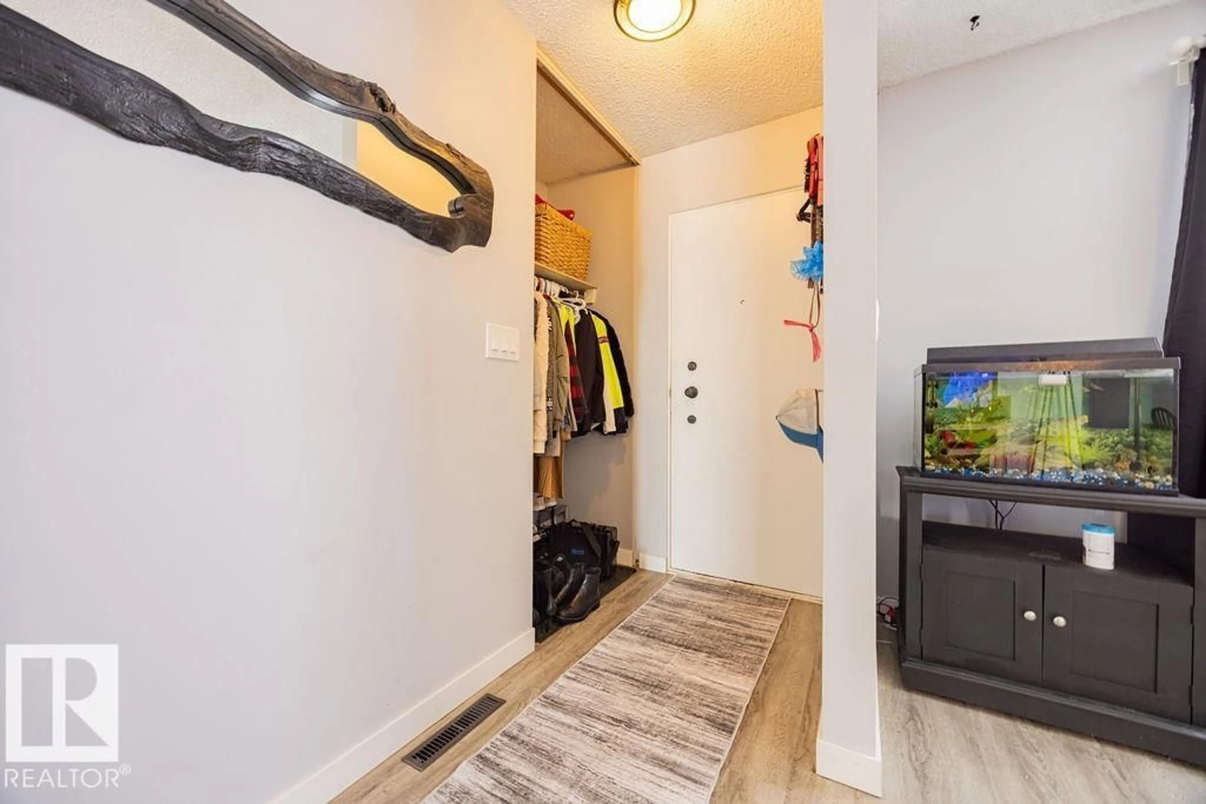 Indoor entryway for 44 IVY CR, Sherwood Park Alberta T8A1W4