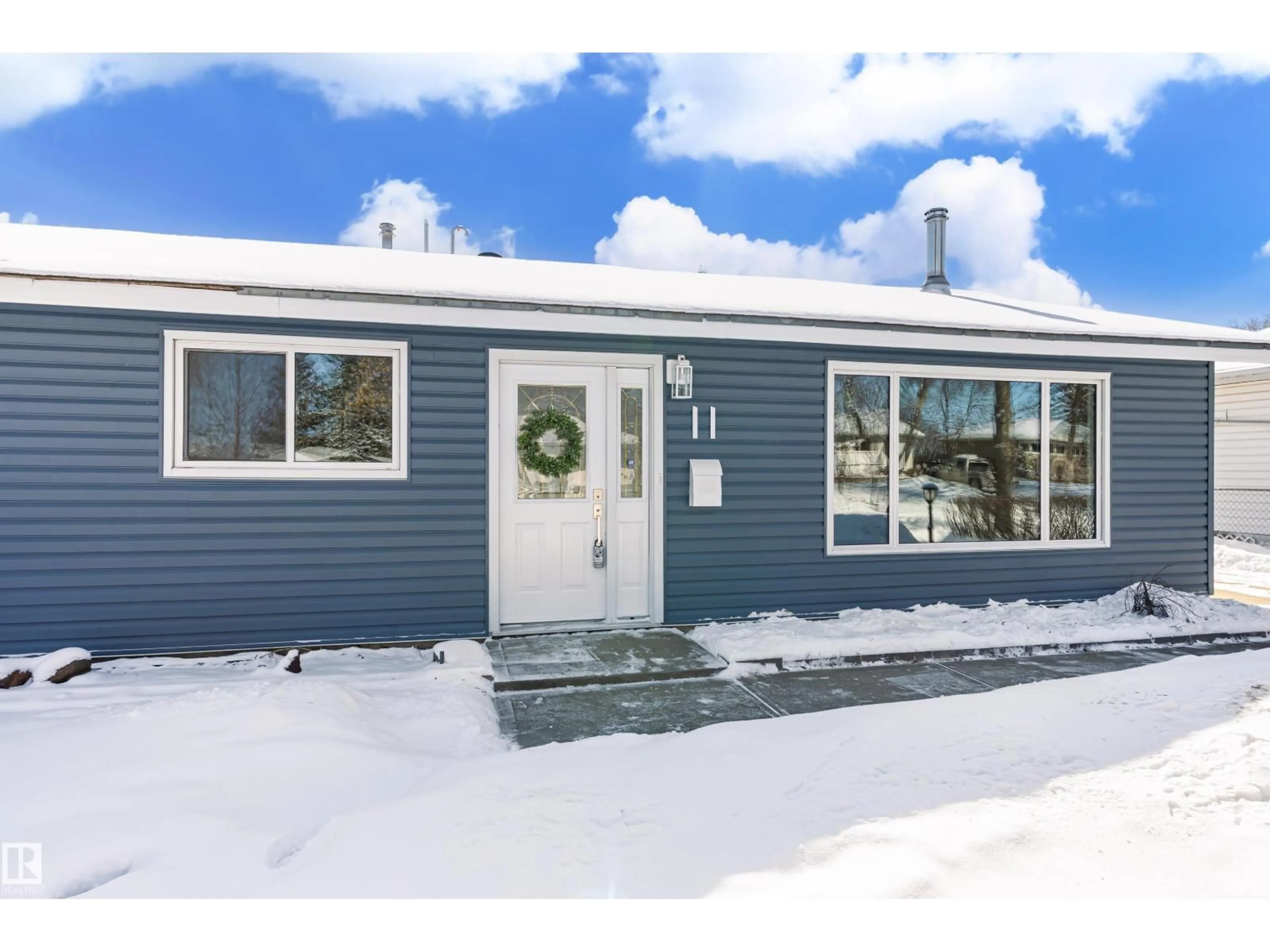 Home with vinyl exterior material, street for 11 SONORA DR, St. Albert Alberta T8N0L5