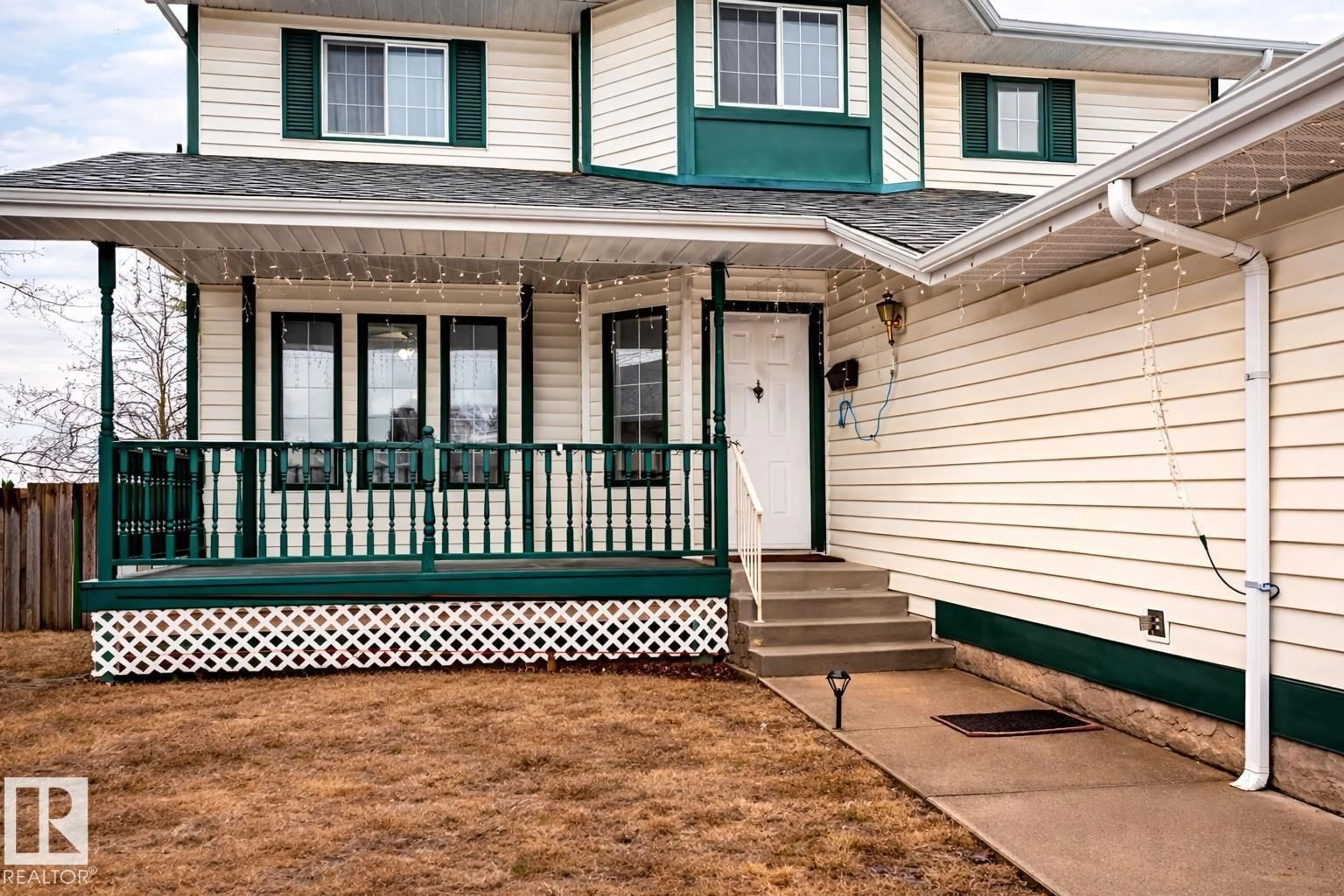 Home with vinyl exterior material, street for 4424 33 ST, Edmonton Alberta T6T1E9