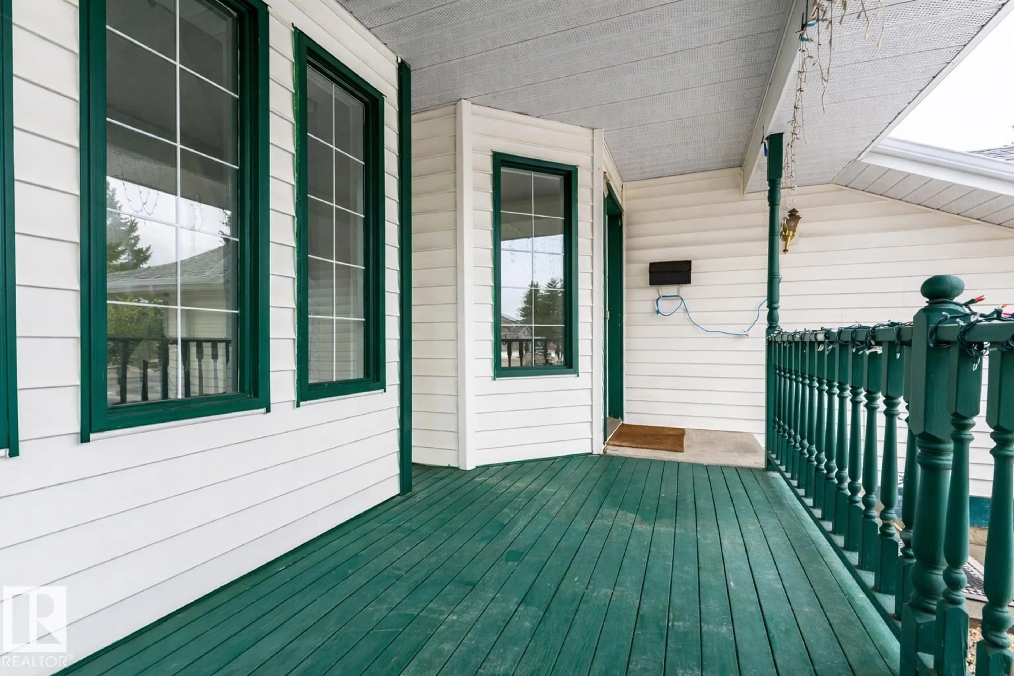 Patio, street for 4424 33 ST, Edmonton Alberta T6T1E9