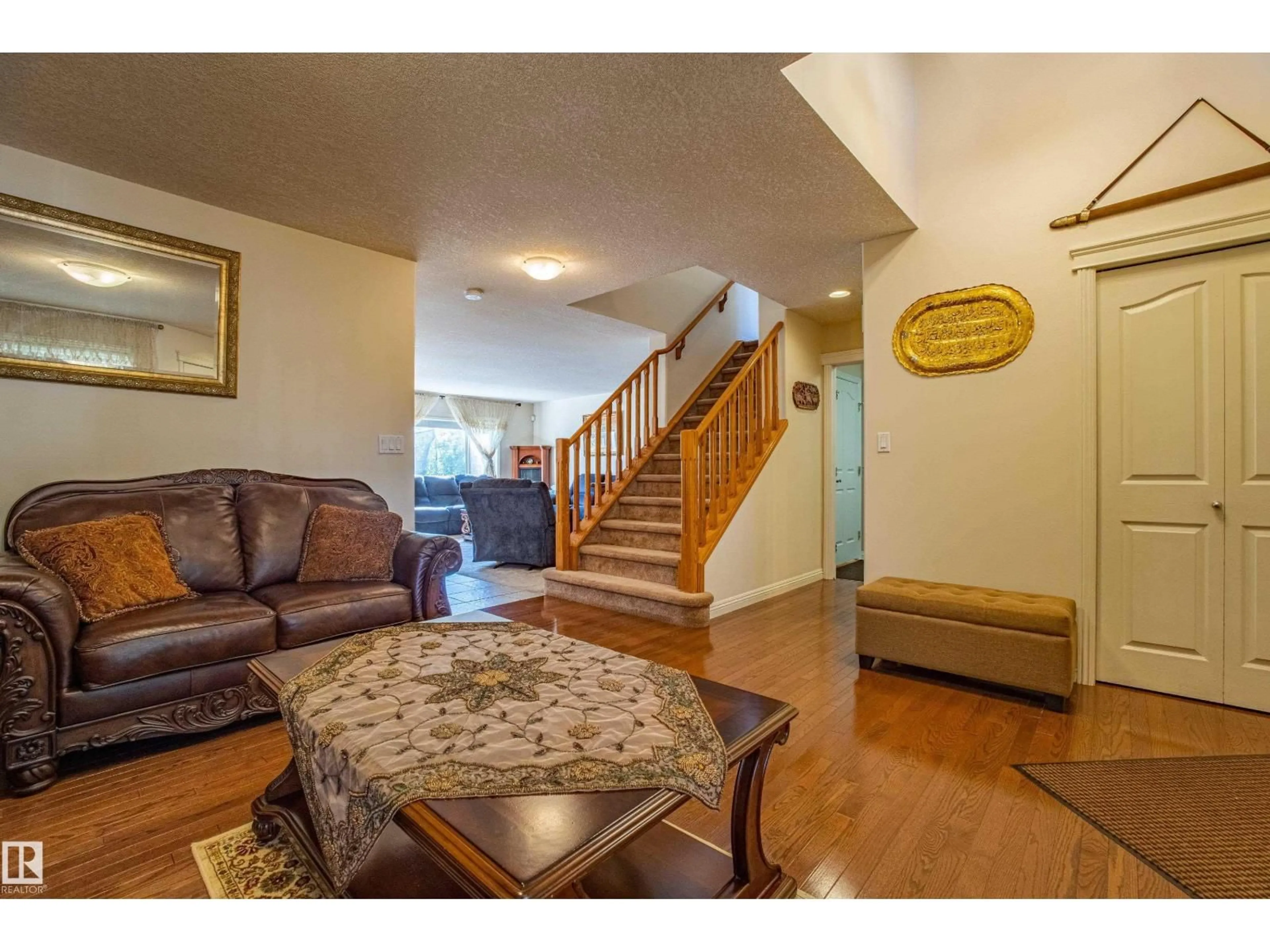 Indoor foyer for 1119 114 ST, Edmonton Alberta T6W1P6
