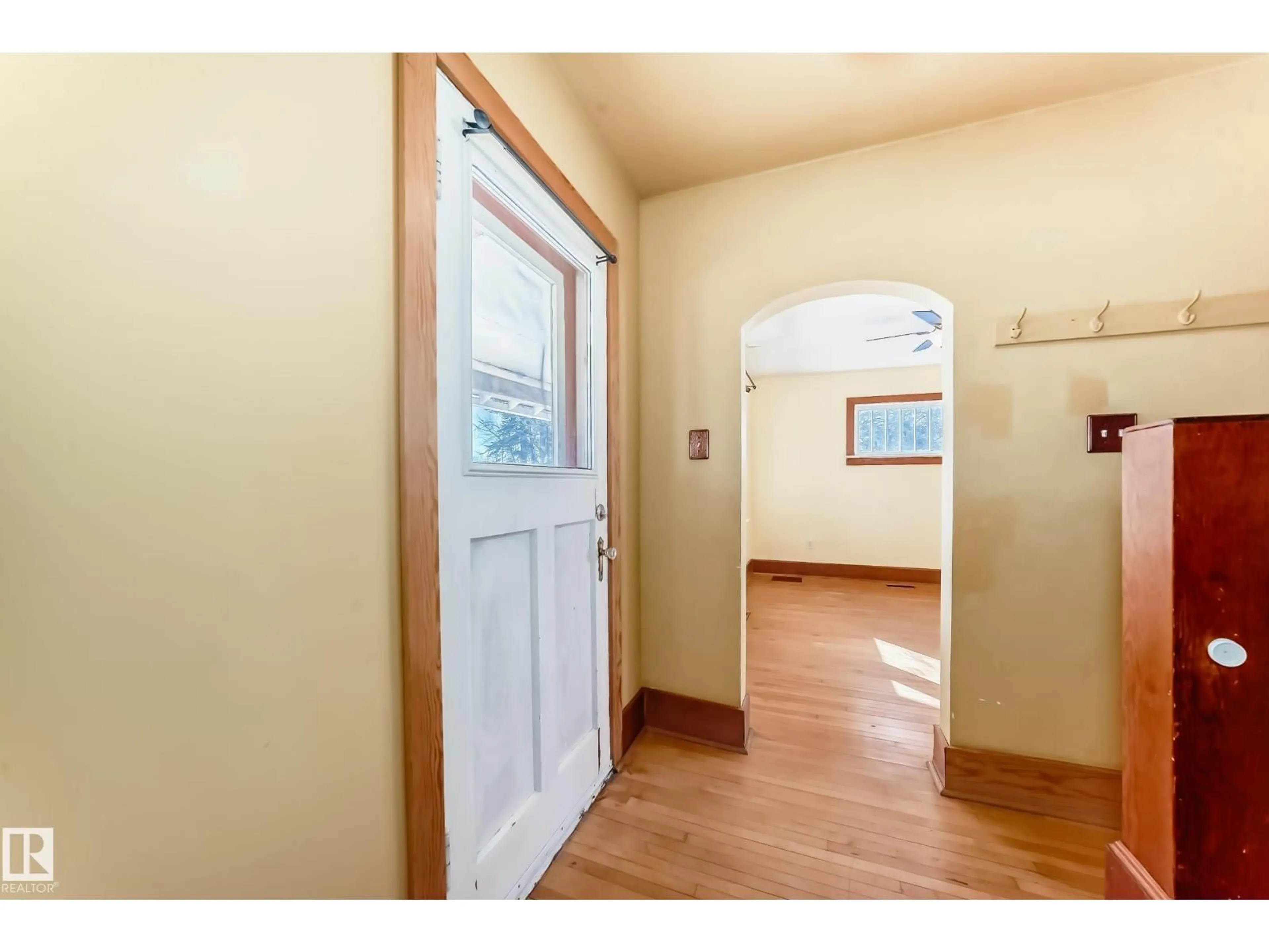 Indoor entryway for 449 JENNIFER HEIL WY, Spruce Grove Alberta T7X0A3