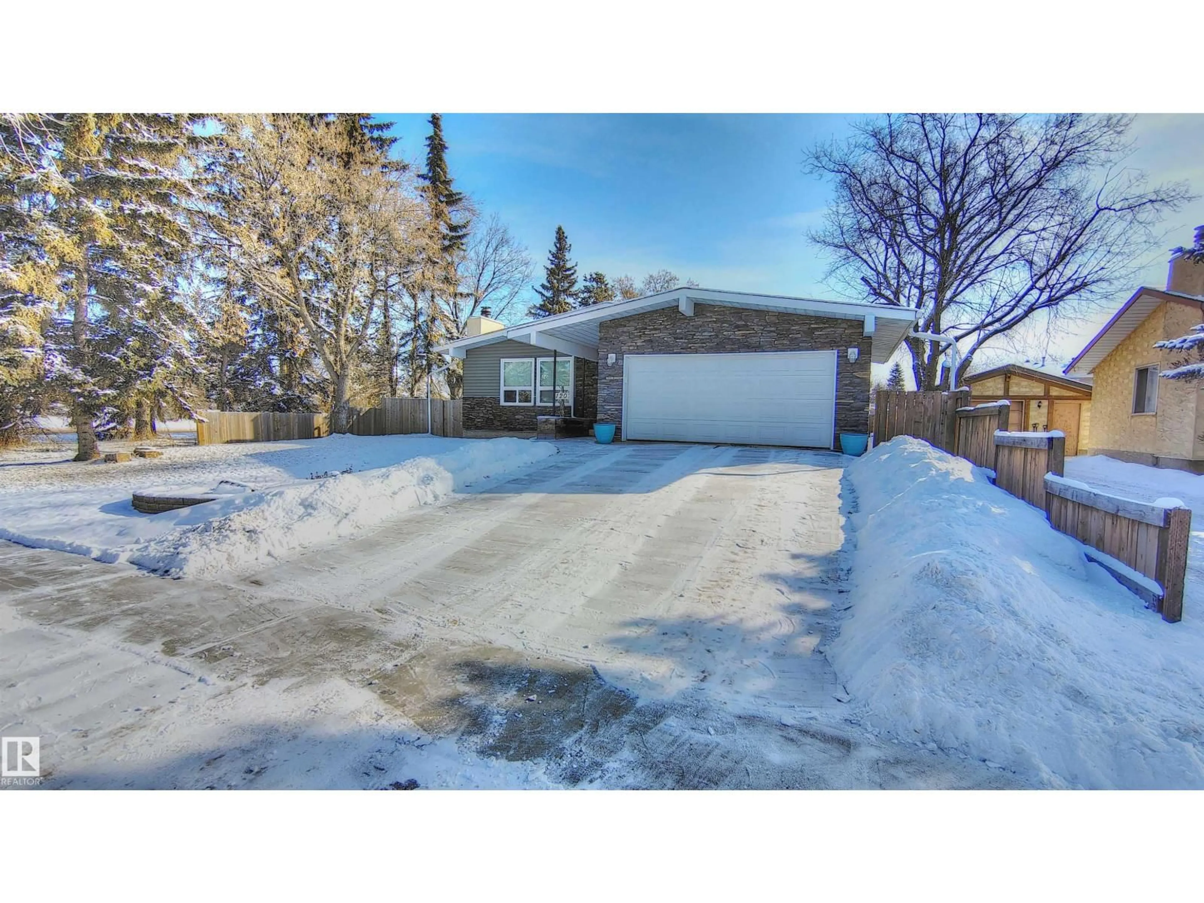A pic from outside/outdoor area/front of a property/back of a property/a pic from drone, street for 120 AKINS DR, St. Albert Alberta T8N2X5