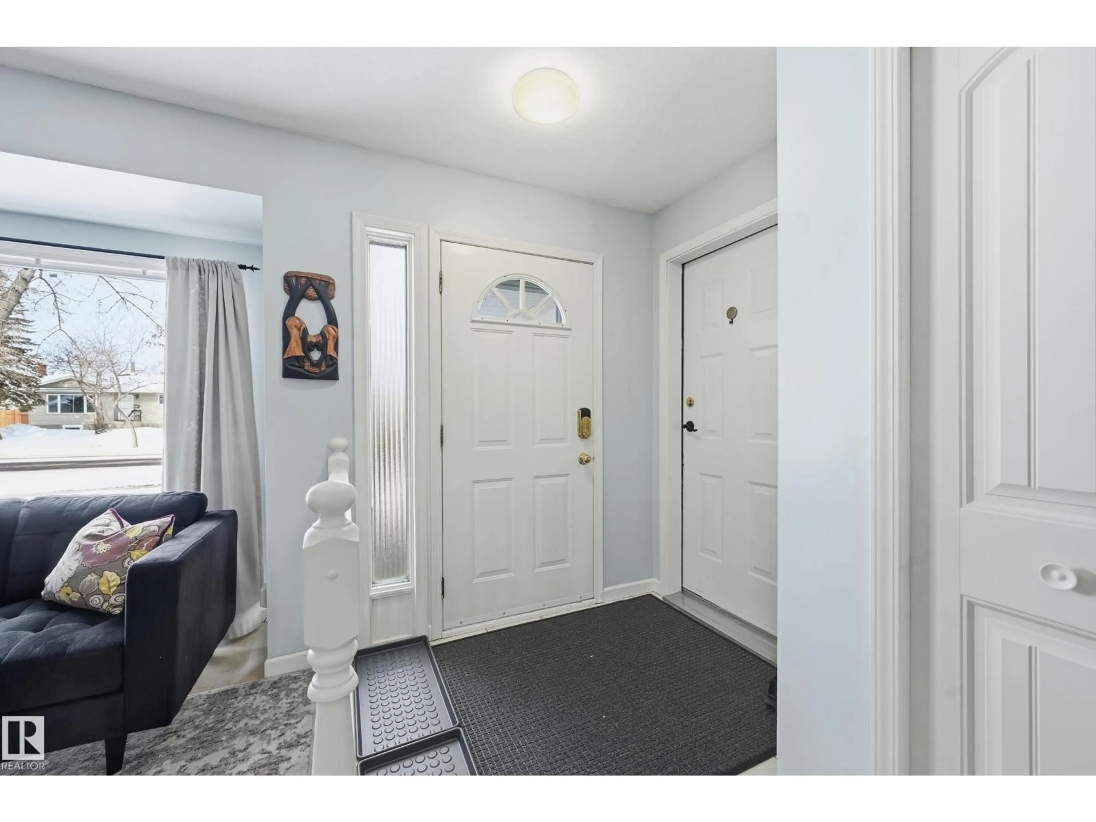 Indoor entryway for 85 ARLINGTON DR, St. Albert Alberta T8N3C9