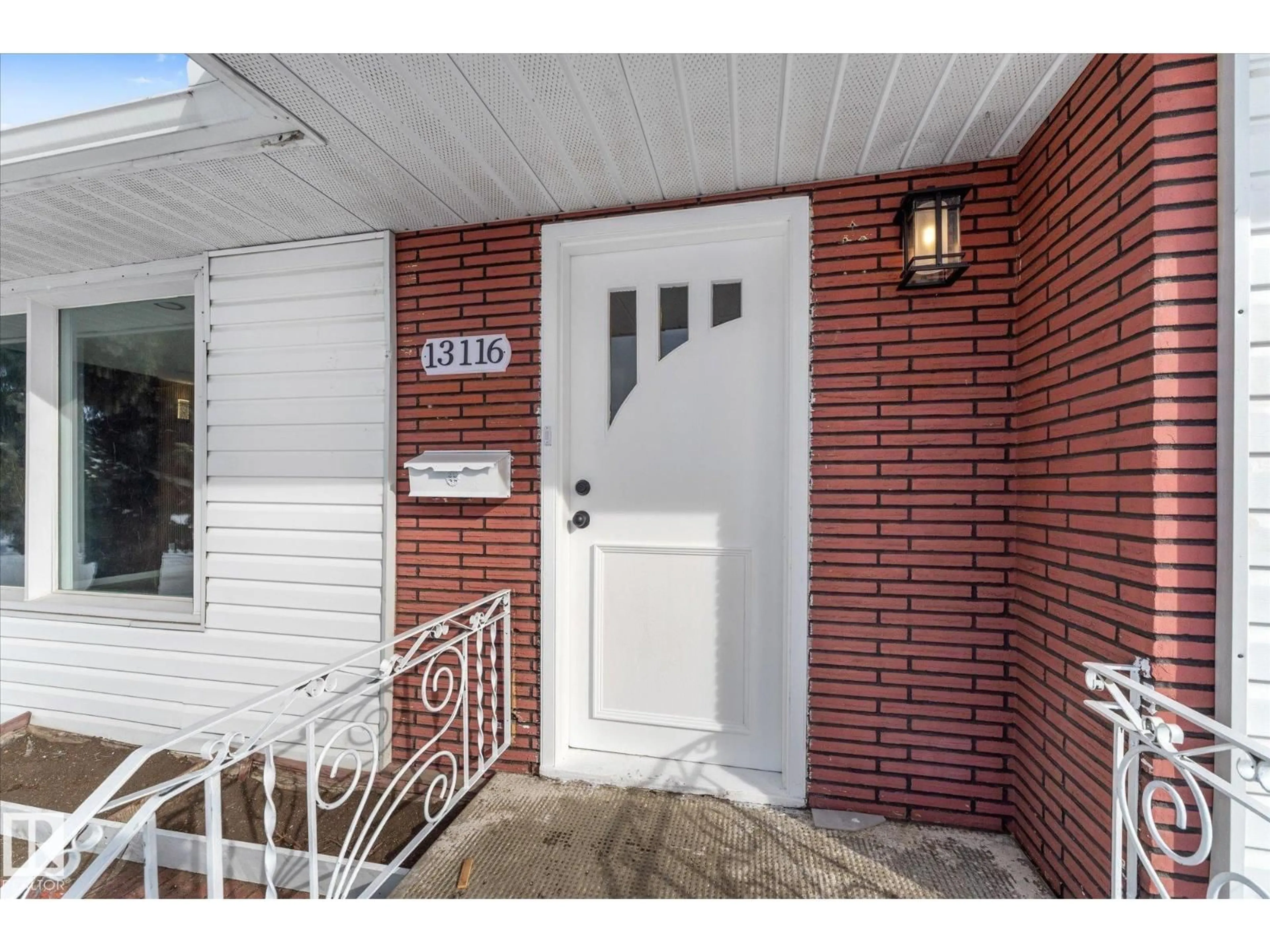 Indoor entryway for 13116 128A AV, Edmonton Alberta T5L3H9