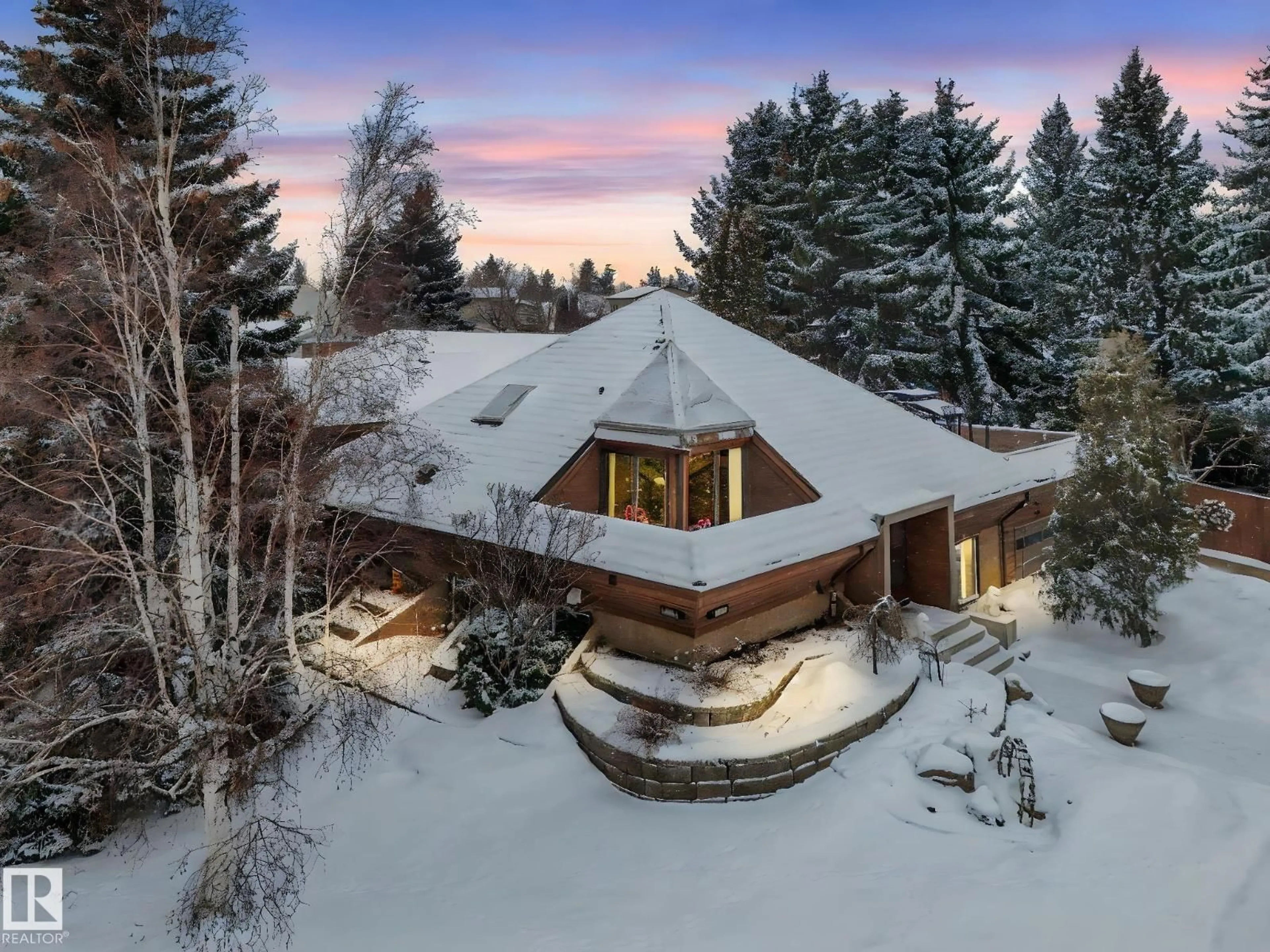 A pic from outside/outdoor area/front of a property/back of a property/a pic from drone, unknown for NW - 5807 185 ST, Edmonton Alberta T6M1Y1