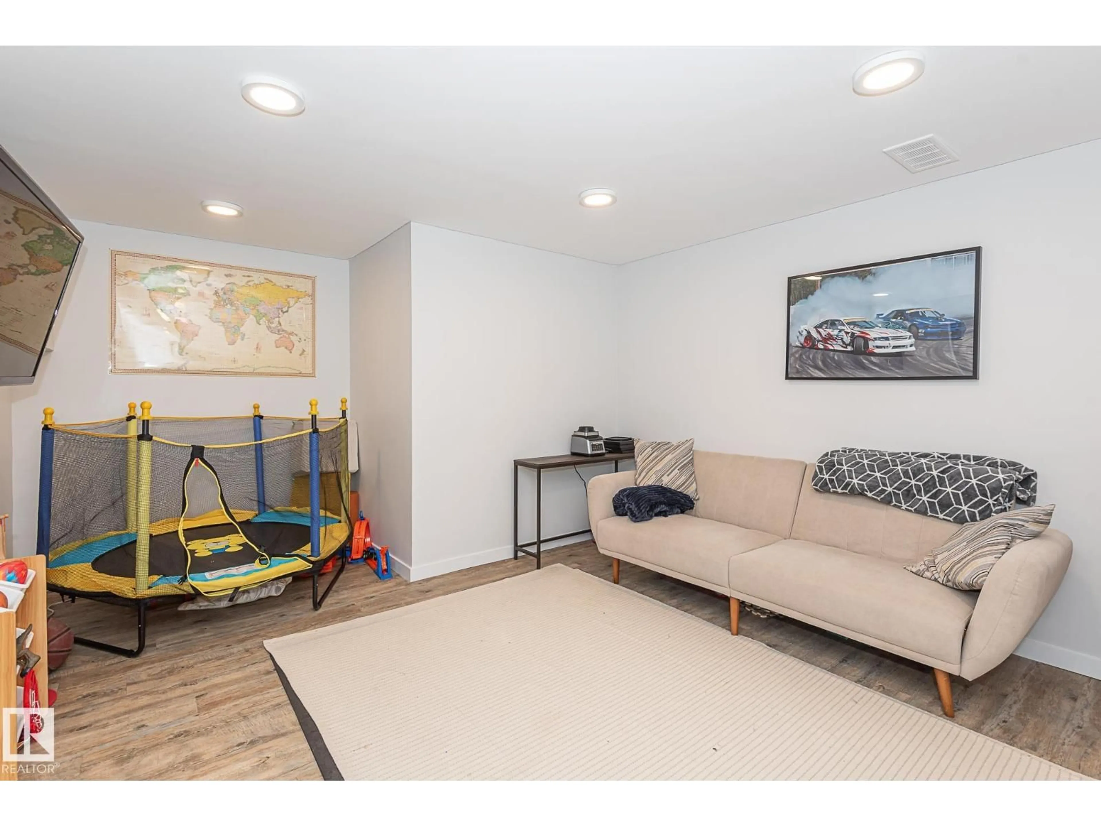 Unknown for 8326 157 AV, Edmonton Alberta T5Z2P7