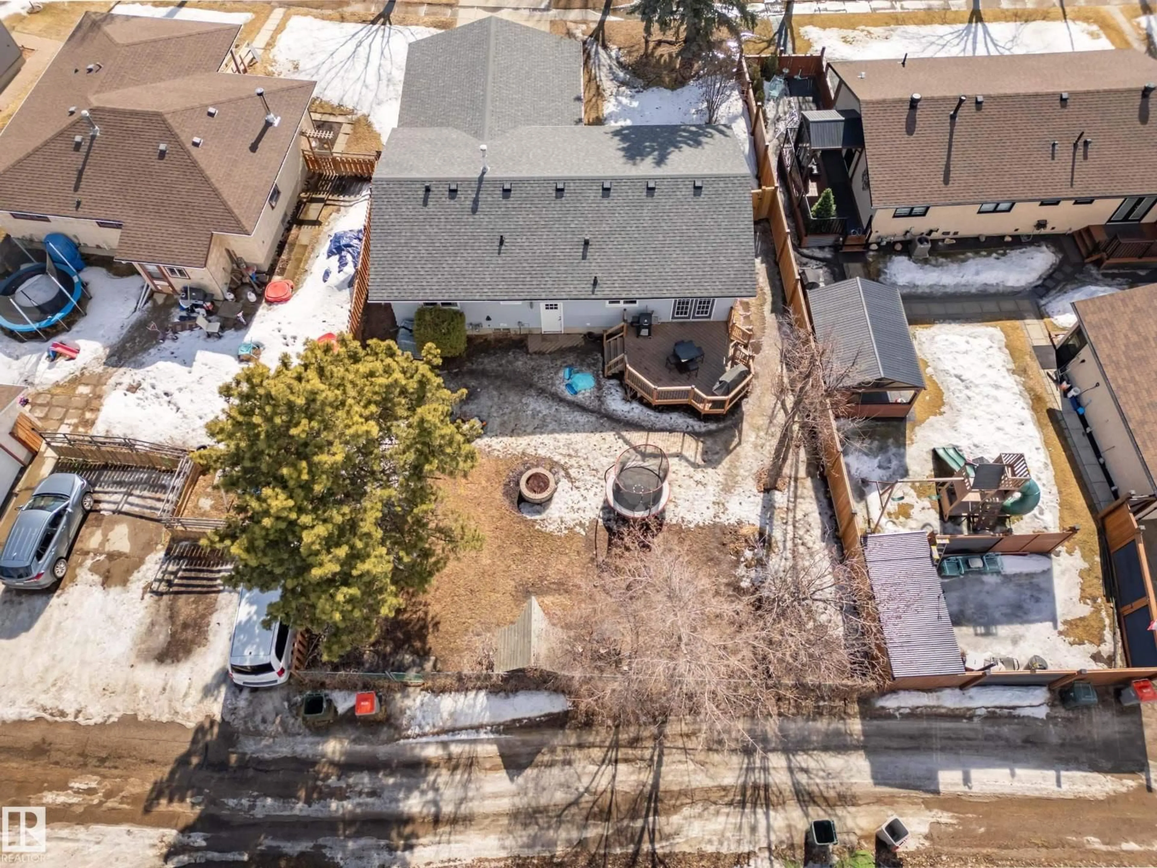 A pic from outside/outdoor area/front of a property/back of a property/a pic from drone, street for 25 OATWAY DR, Stony Plain Alberta T7Z1G4