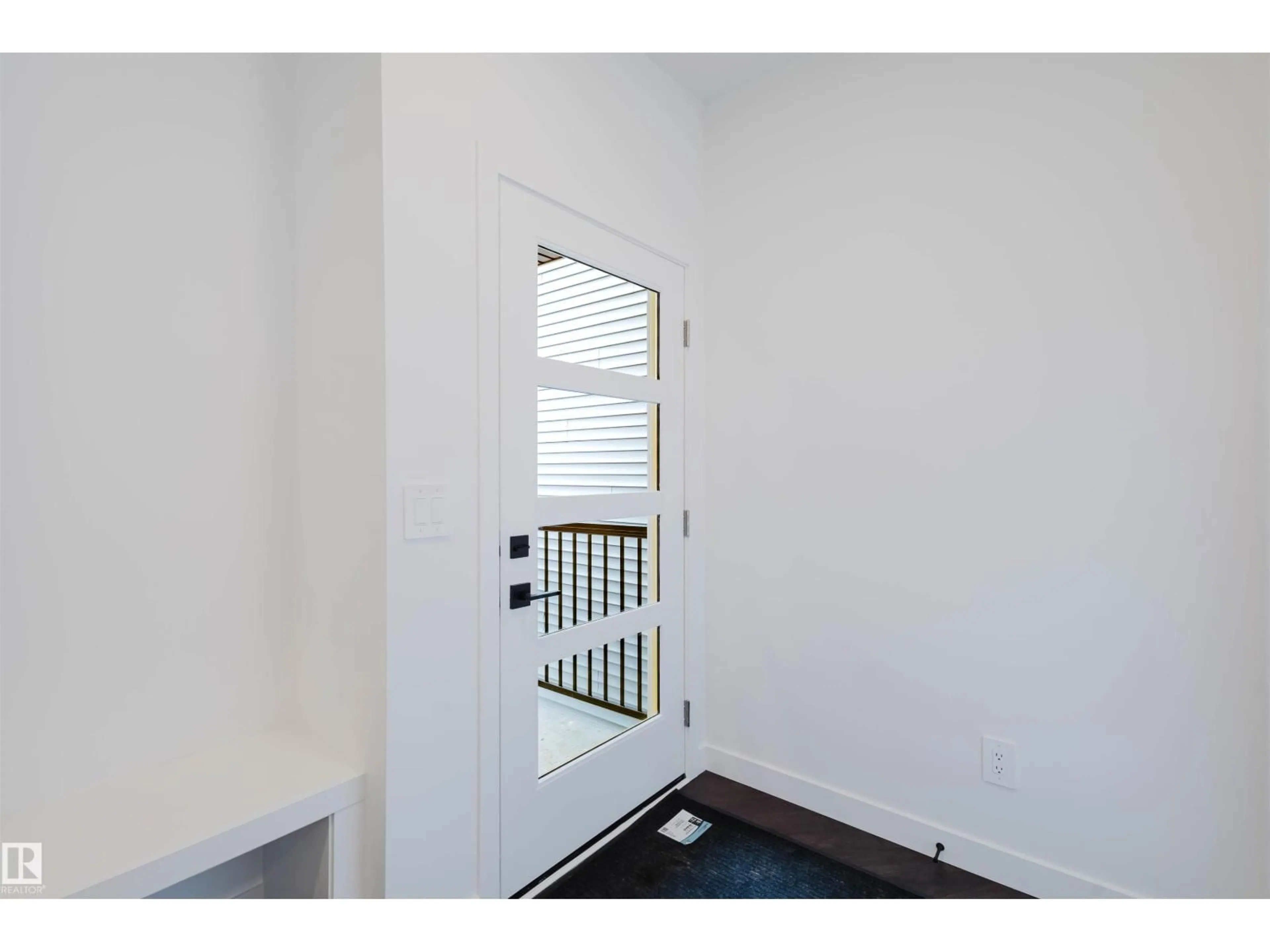 Indoor entryway for 4116 208 ST, Edmonton Alberta T6M3E4