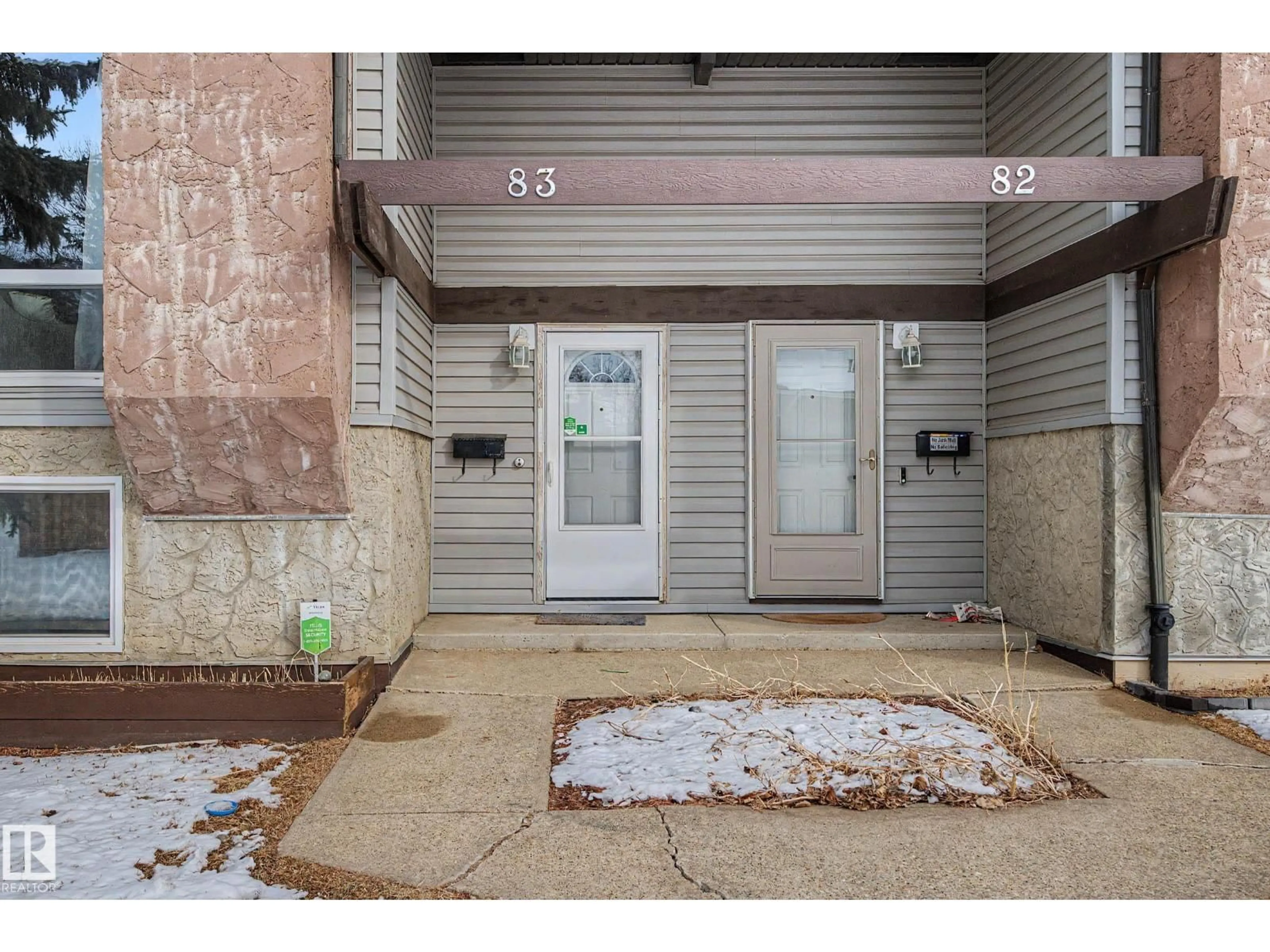 Indoor entryway for NW - 83 NORTHWOODS VG, Edmonton Alberta T5X1T2