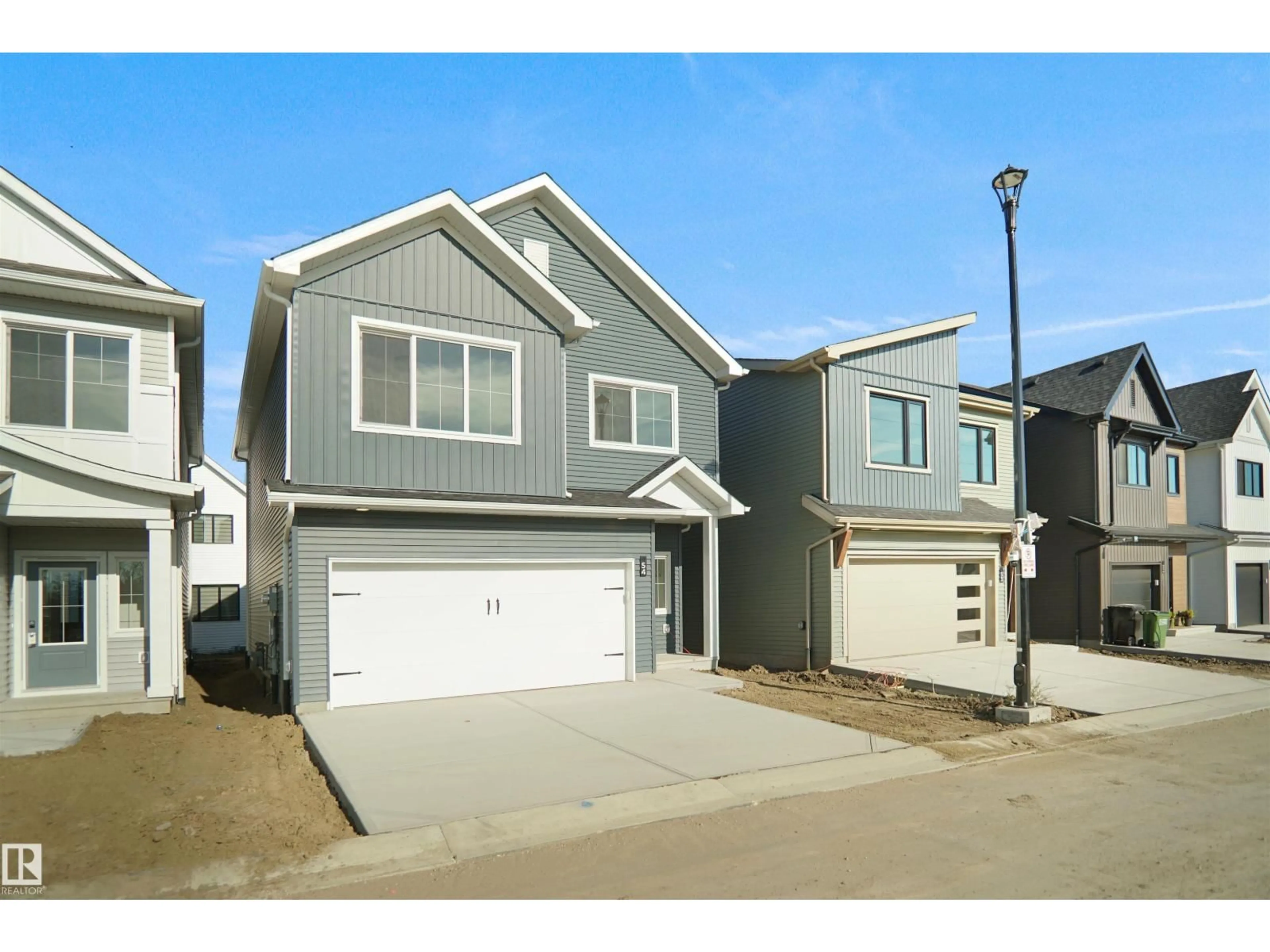 Home with vinyl exterior material, street for 19904 - 54 31 AV, Edmonton Alberta T6M1N7