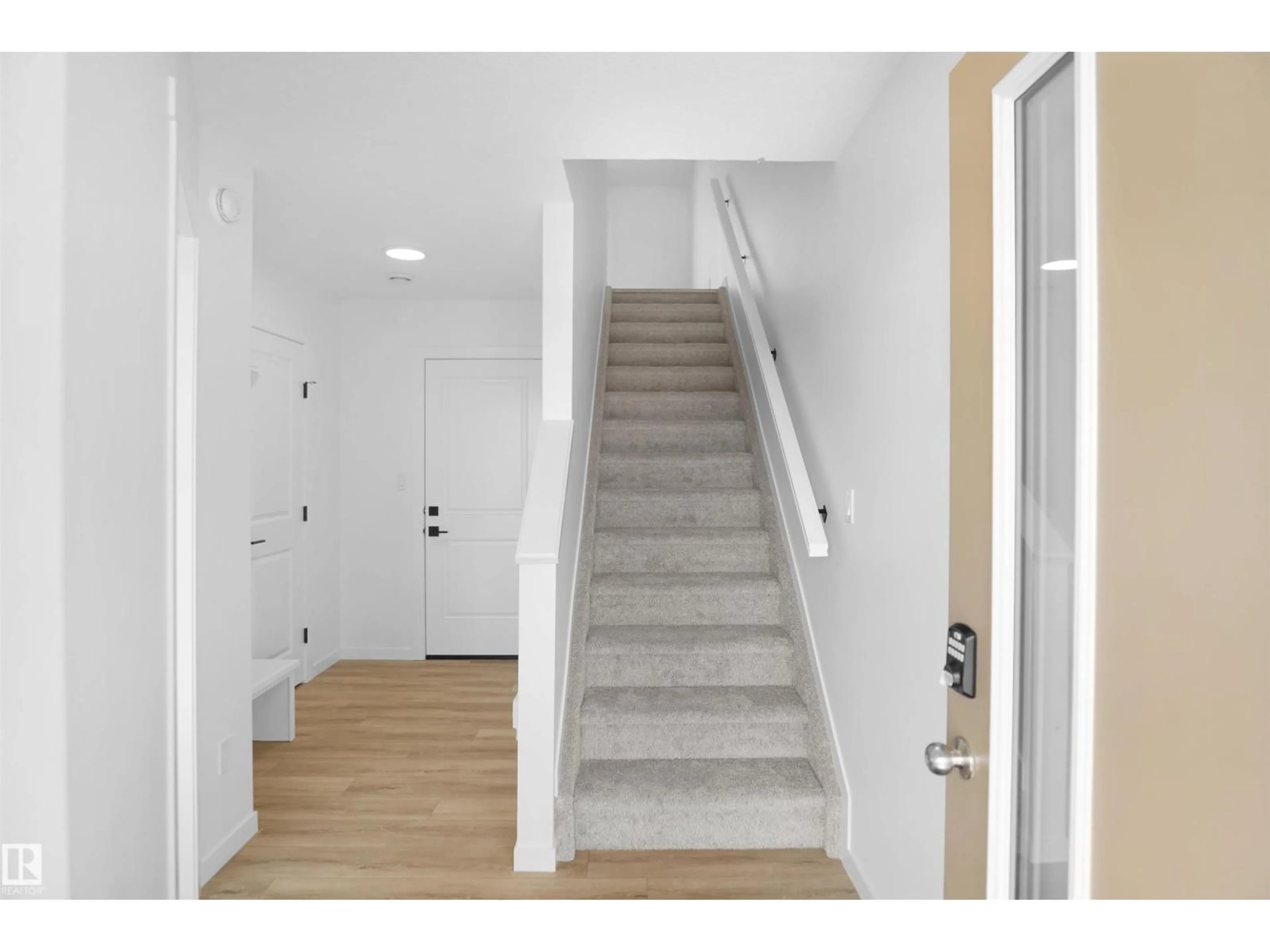 Indoor entryway for #100 - 3705 141 ST, Edmonton Alberta T6W3J2