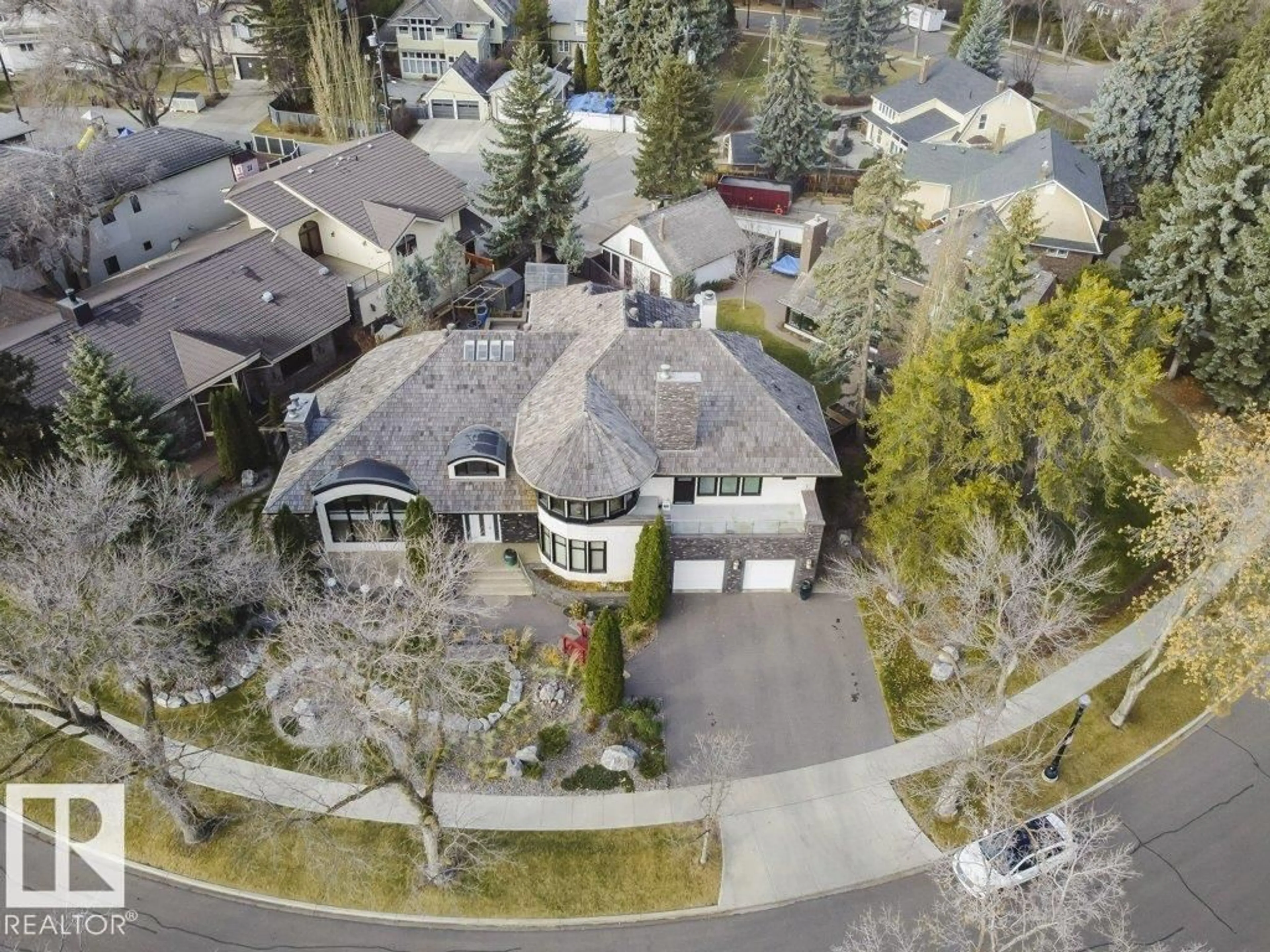 A pic from outside/outdoor area/front of a property/back of a property/a pic from drone, street for 11 WELLINGTON CR, Edmonton Alberta T5N3V2