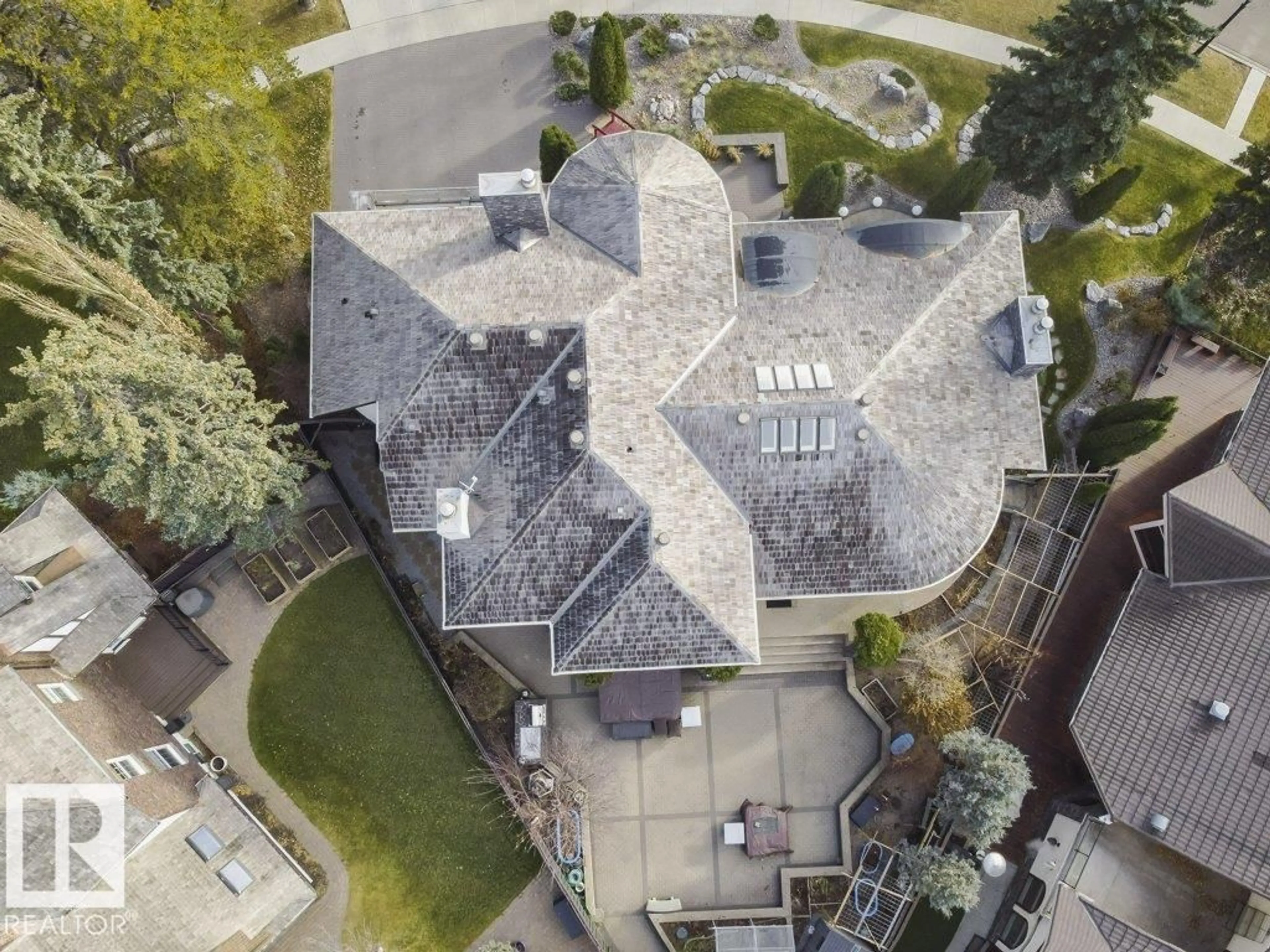 A pic from outside/outdoor area/front of a property/back of a property/a pic from drone, street for 11 WELLINGTON CR, Edmonton Alberta T5N3V2