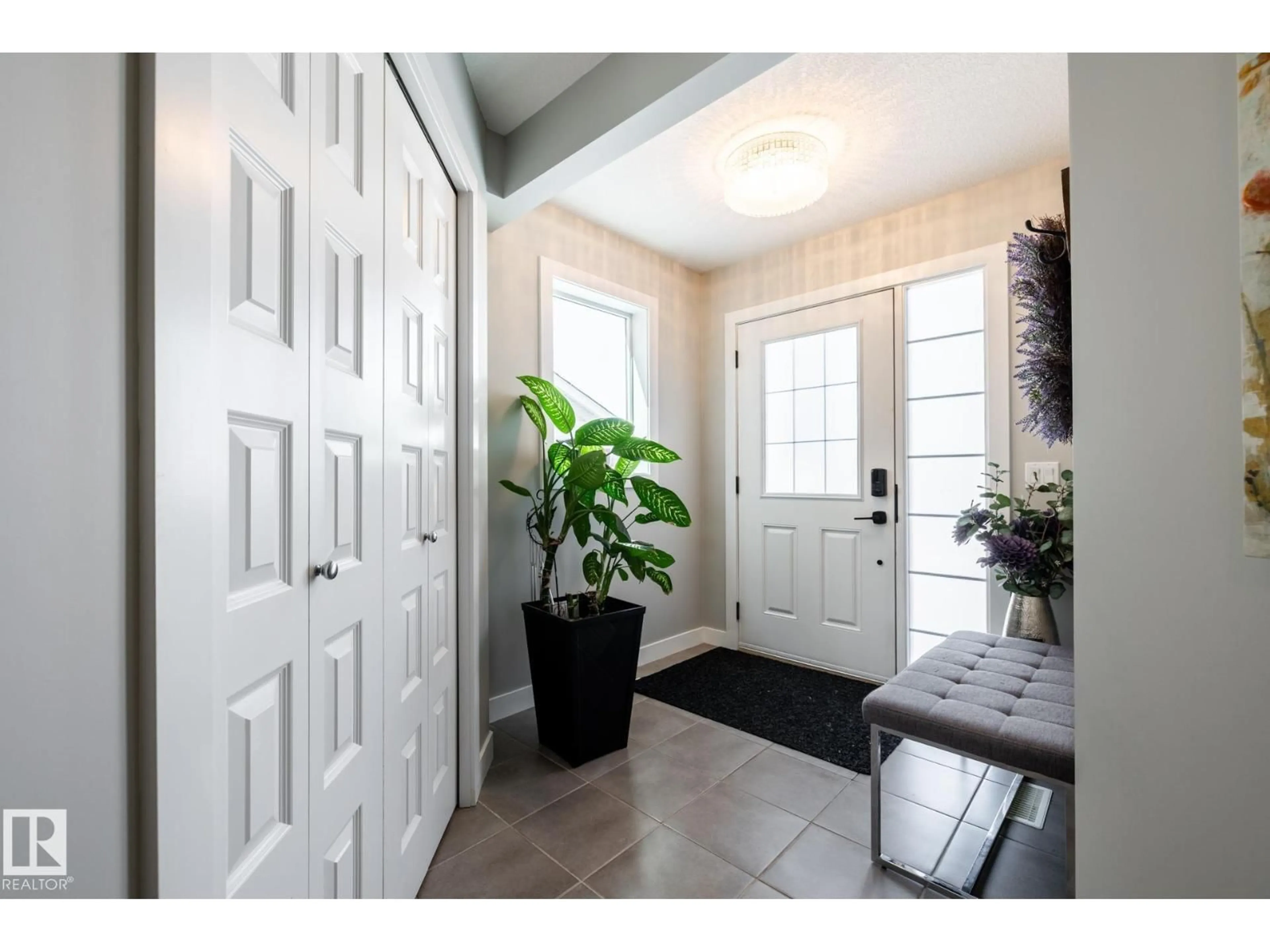 Indoor entryway for 7817 ELLESMERE LI, Sherwood Park Alberta T8H0P8