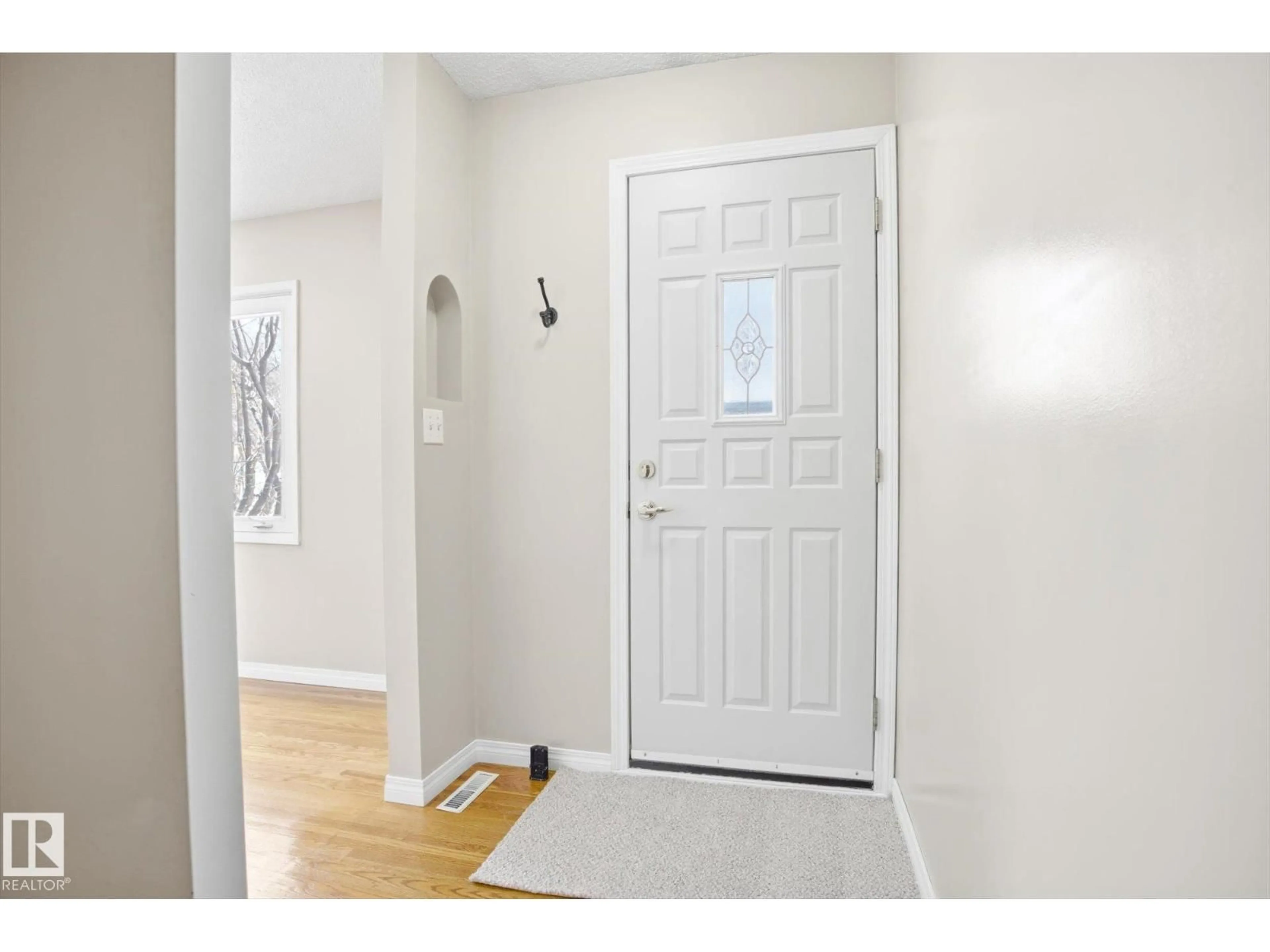 Indoor entryway for 6 GARDEN CR, St. Albert Alberta T8N0W9