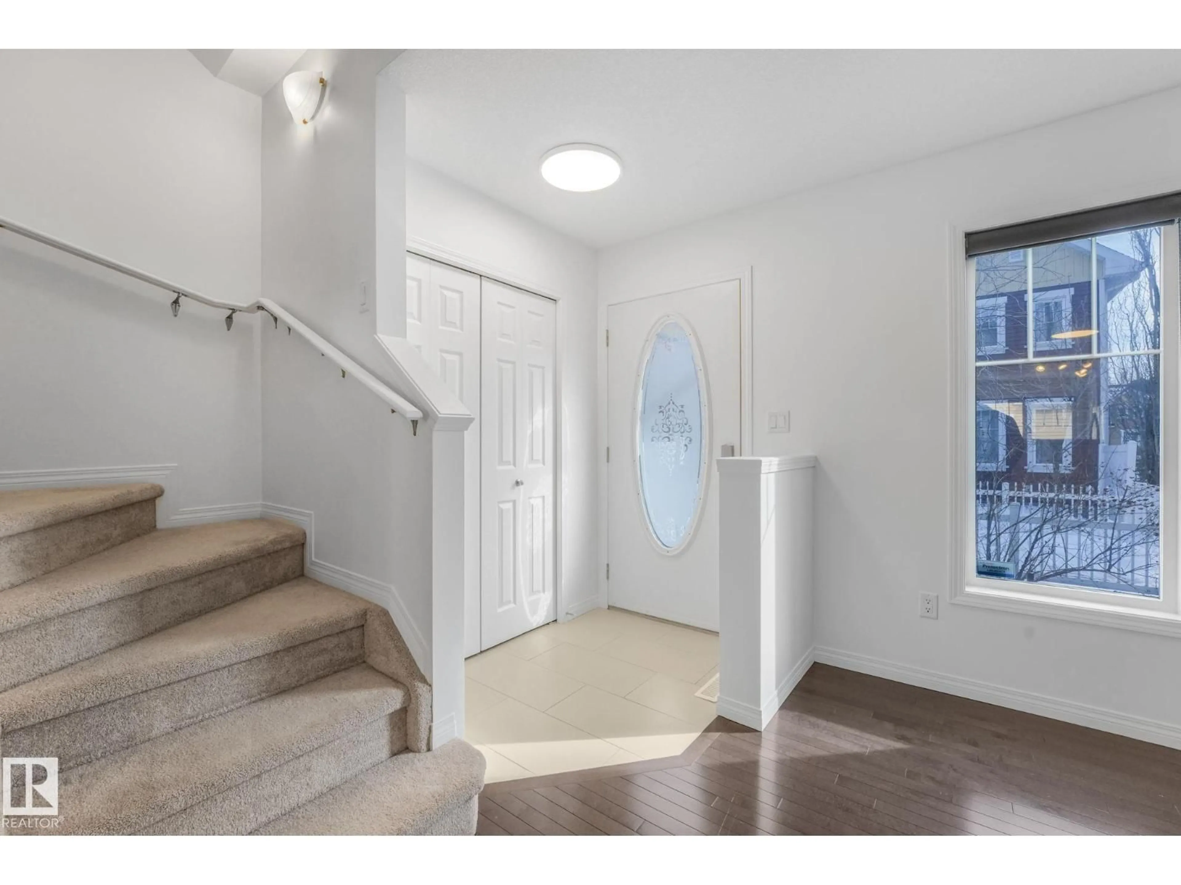 Indoor entryway for #80 - 1623 TOWNE CENTRE BV, Edmonton Alberta T6R0S3