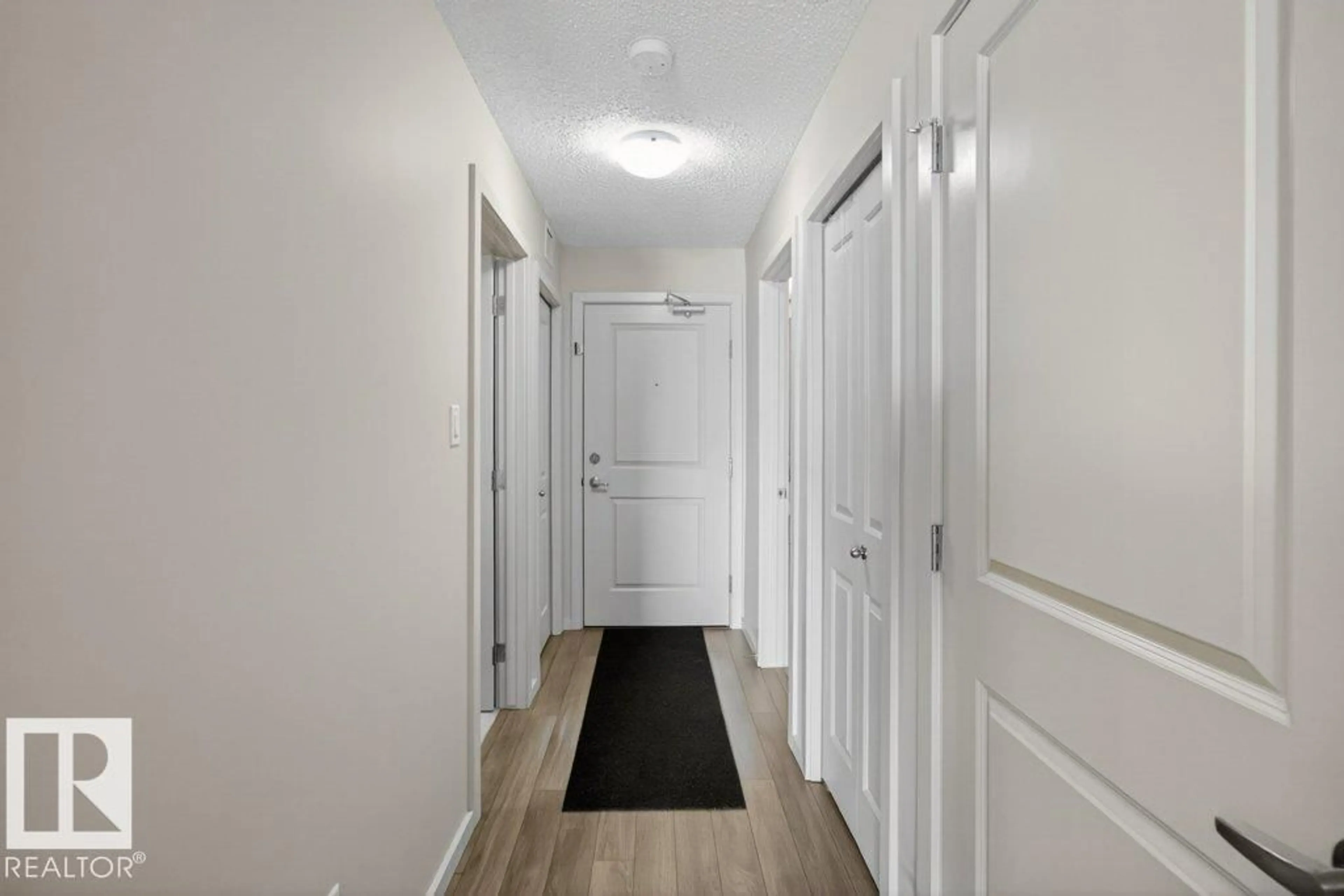 Indoor entryway for 315 EBBERS BV, Edmonton Alberta T5Y3W2