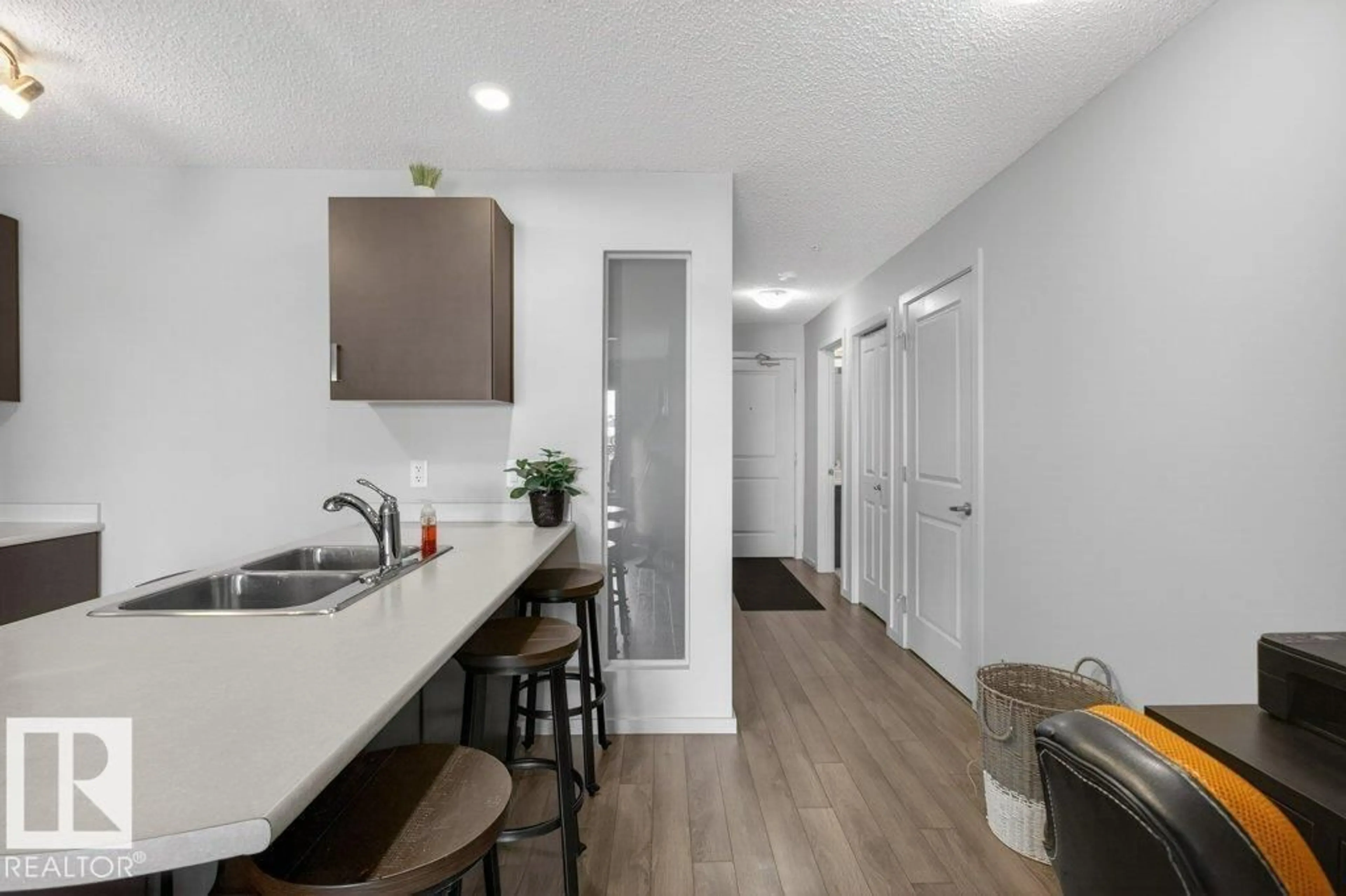 Standard kitchen, unknown for 315 EBBERS BV, Edmonton Alberta T5Y3W2