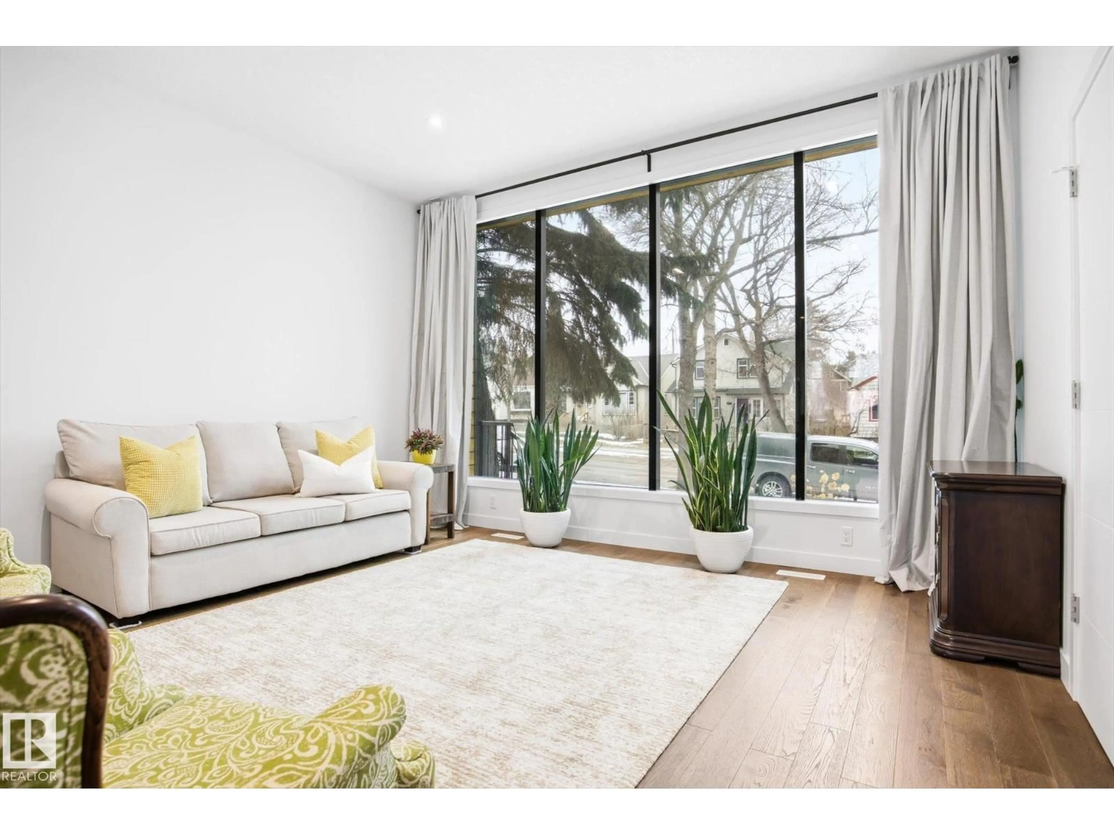 Living room with furniture, unknown for NW - 9821 85 AV, Edmonton Alberta T6E2J5