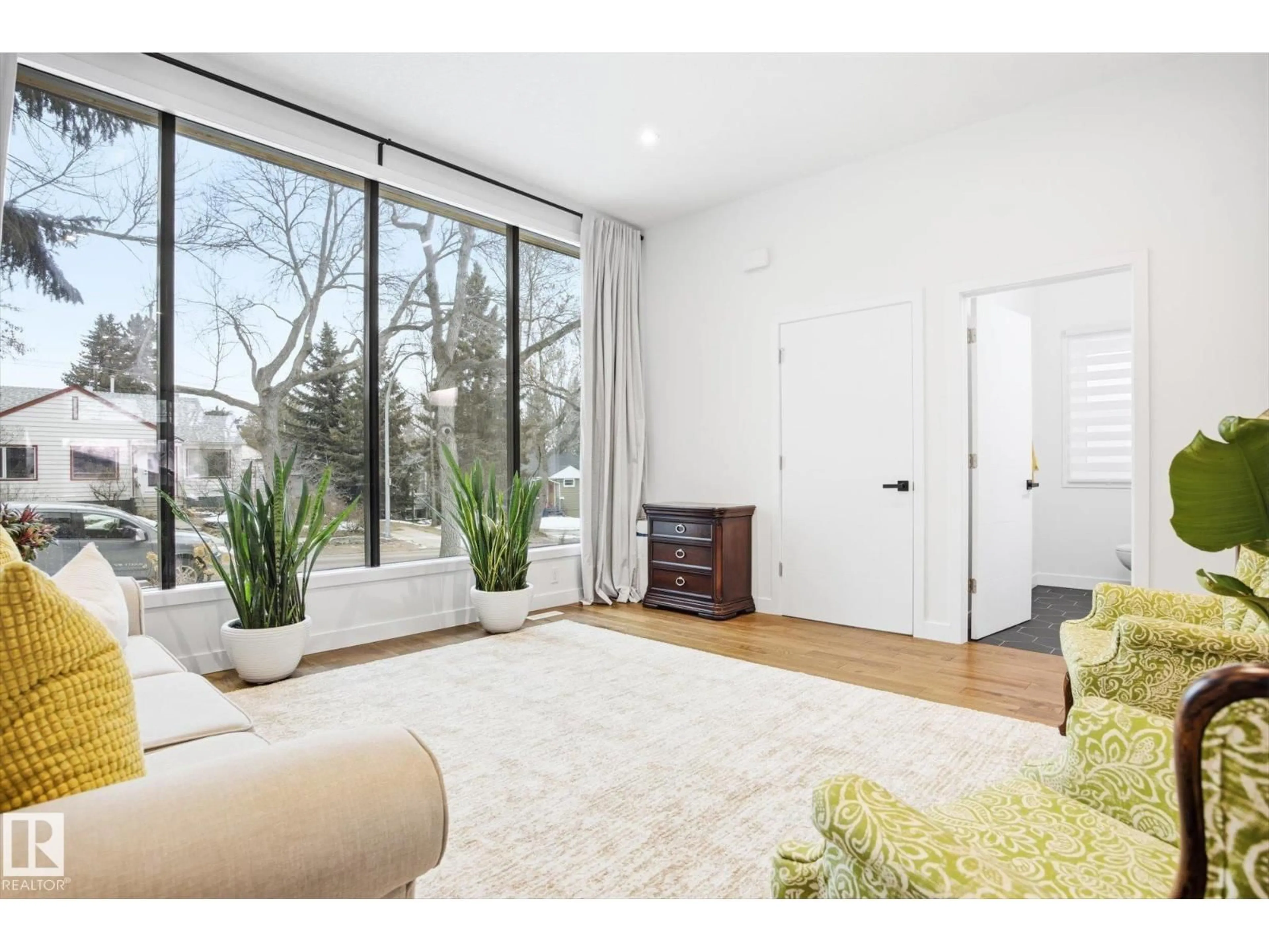 Unknown for NW - 9821 85 AV, Edmonton Alberta T6E2J5