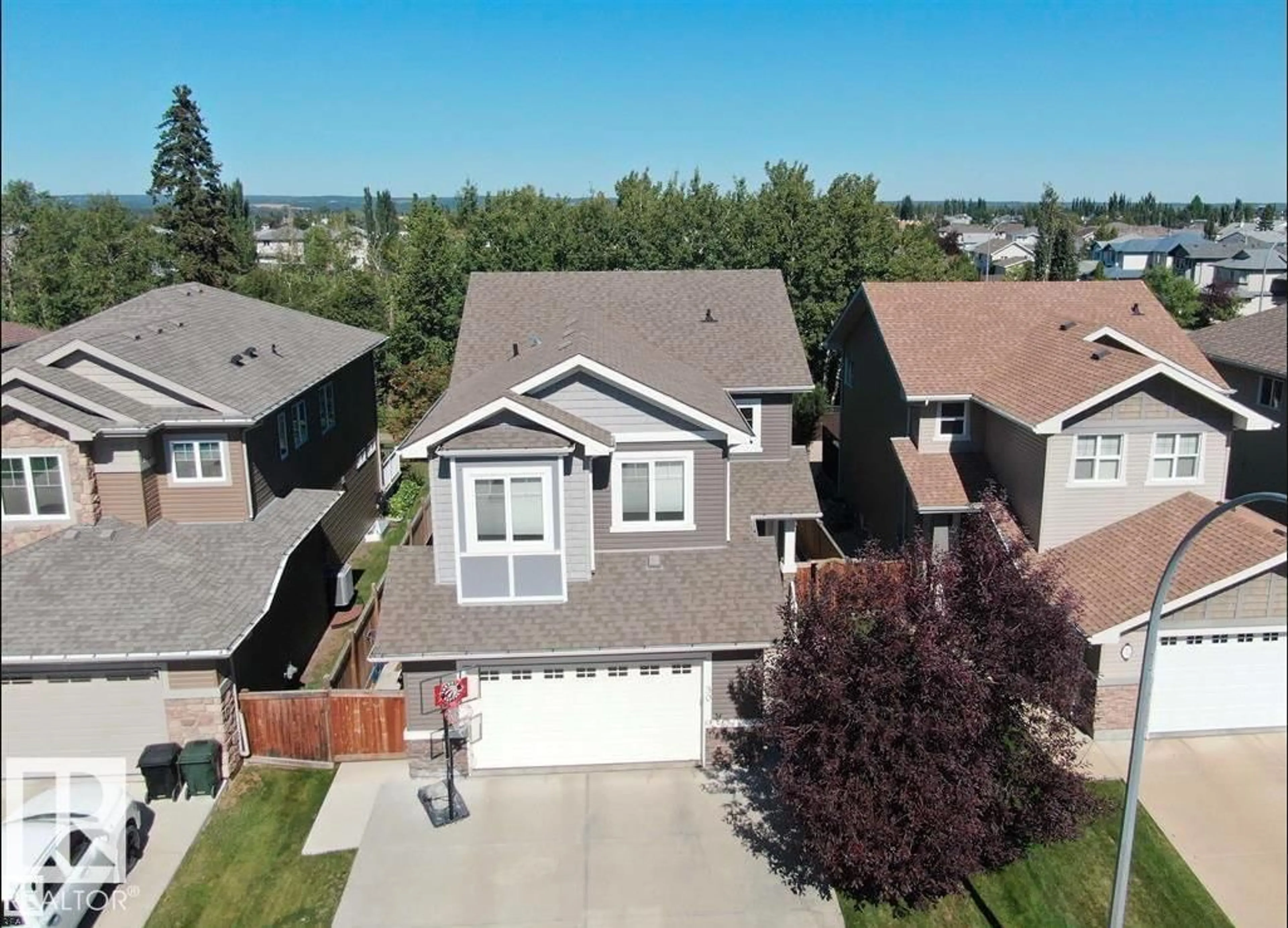 A pic from outside/outdoor area/front of a property/back of a property/a pic from drone, street for 30 HICKORY TR, Spruce Grove Alberta T7X0N6
