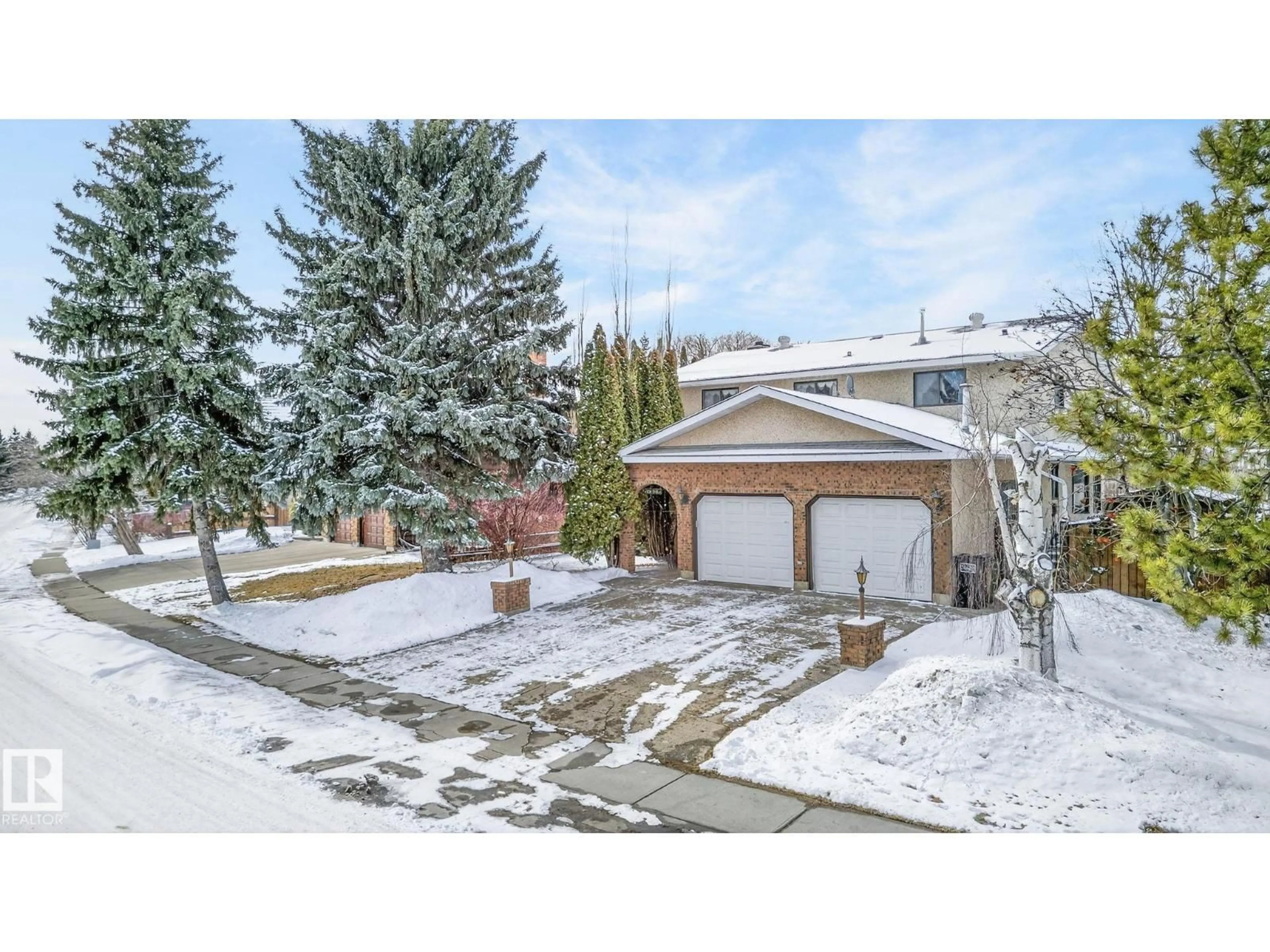 A pic from outside/outdoor area/front of a property/back of a property/a pic from drone, street for NW - 4720 147A ST, Edmonton Alberta T6H5M1