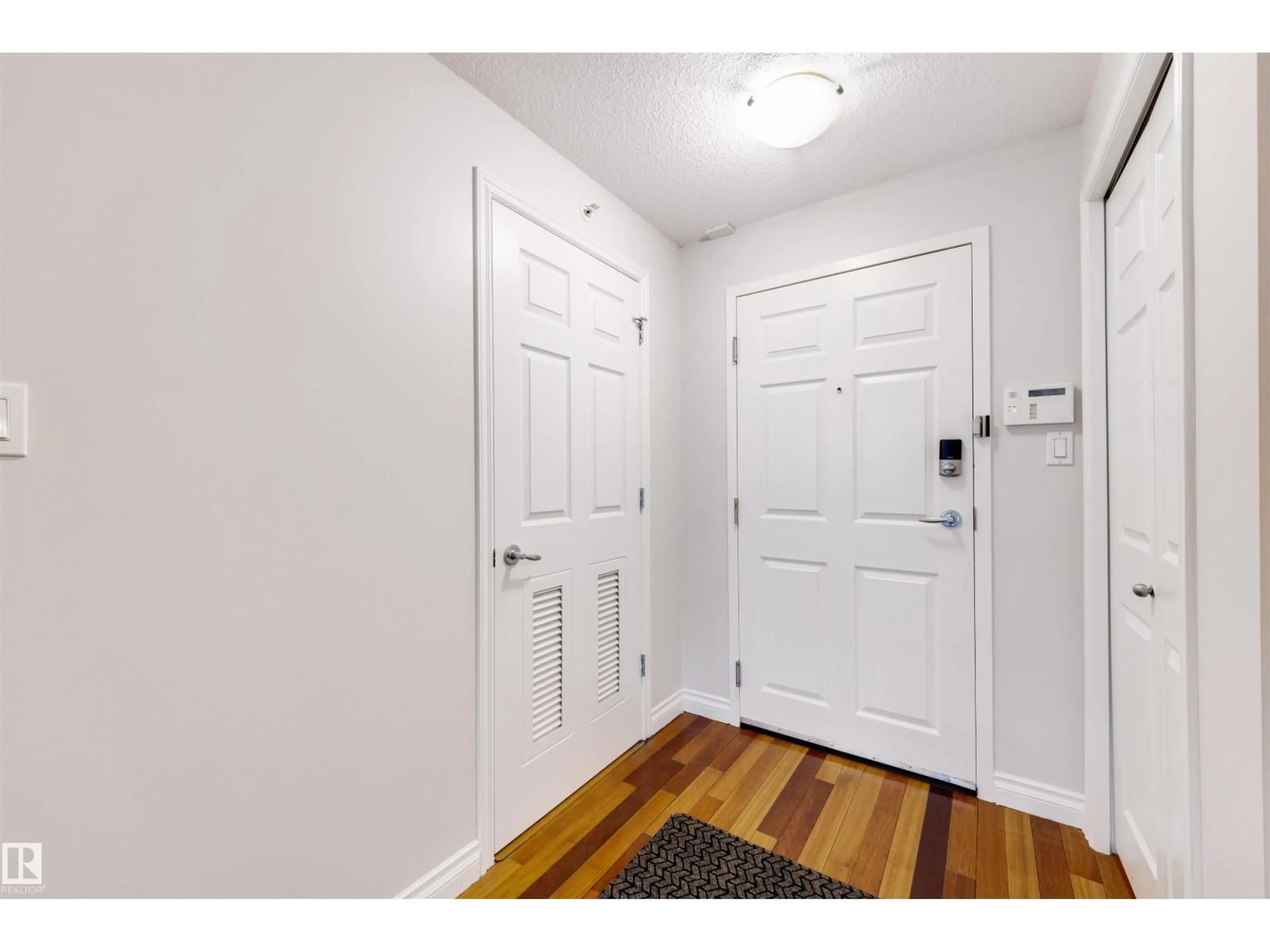 Indoor entryway for 305 - 9803 96A ST NW, Edmonton Alberta T6A4A5