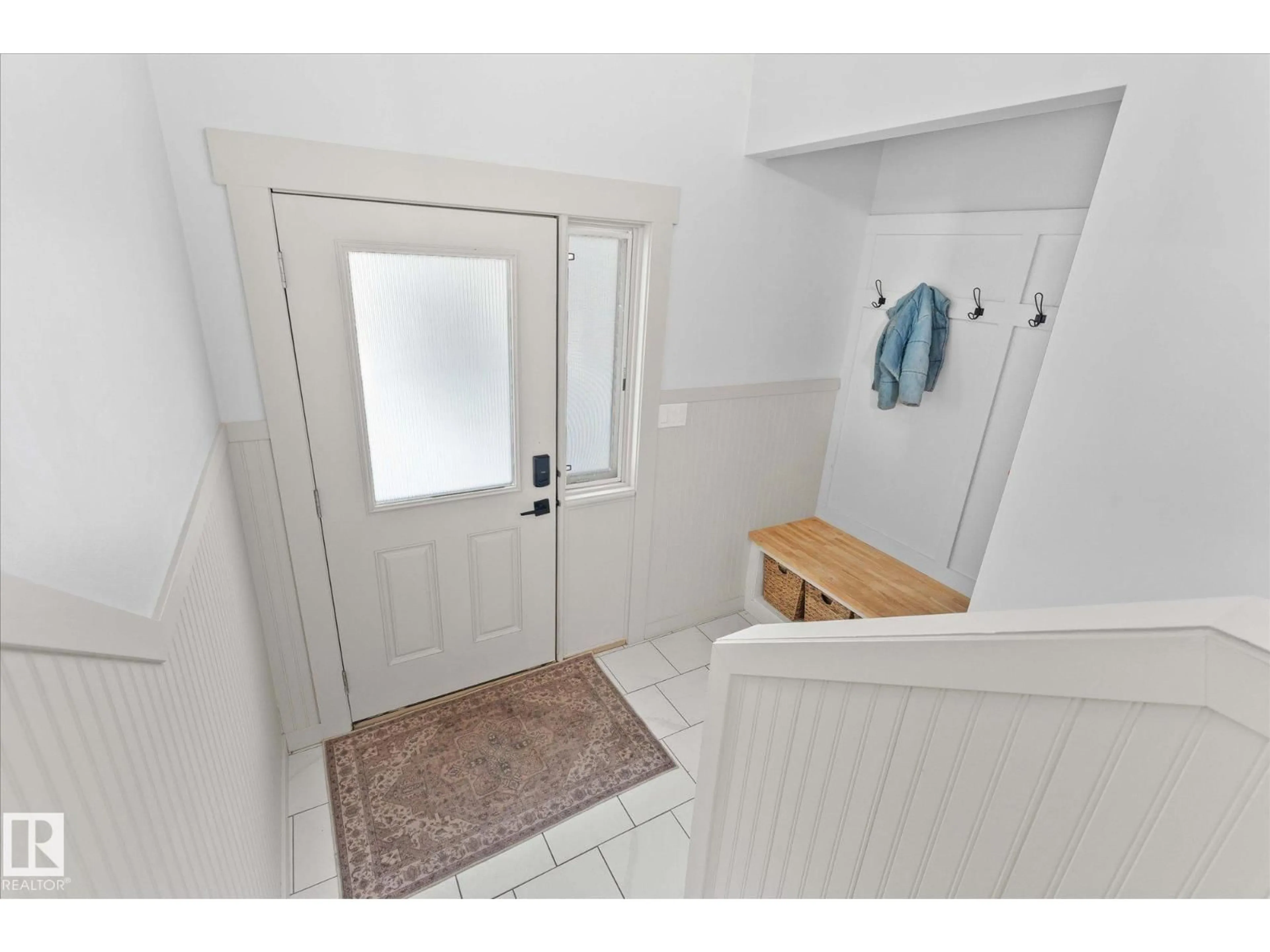 Indoor entryway for 54027 HWY 43, Rural Lac Ste. Anne County Alberta T0E1V0