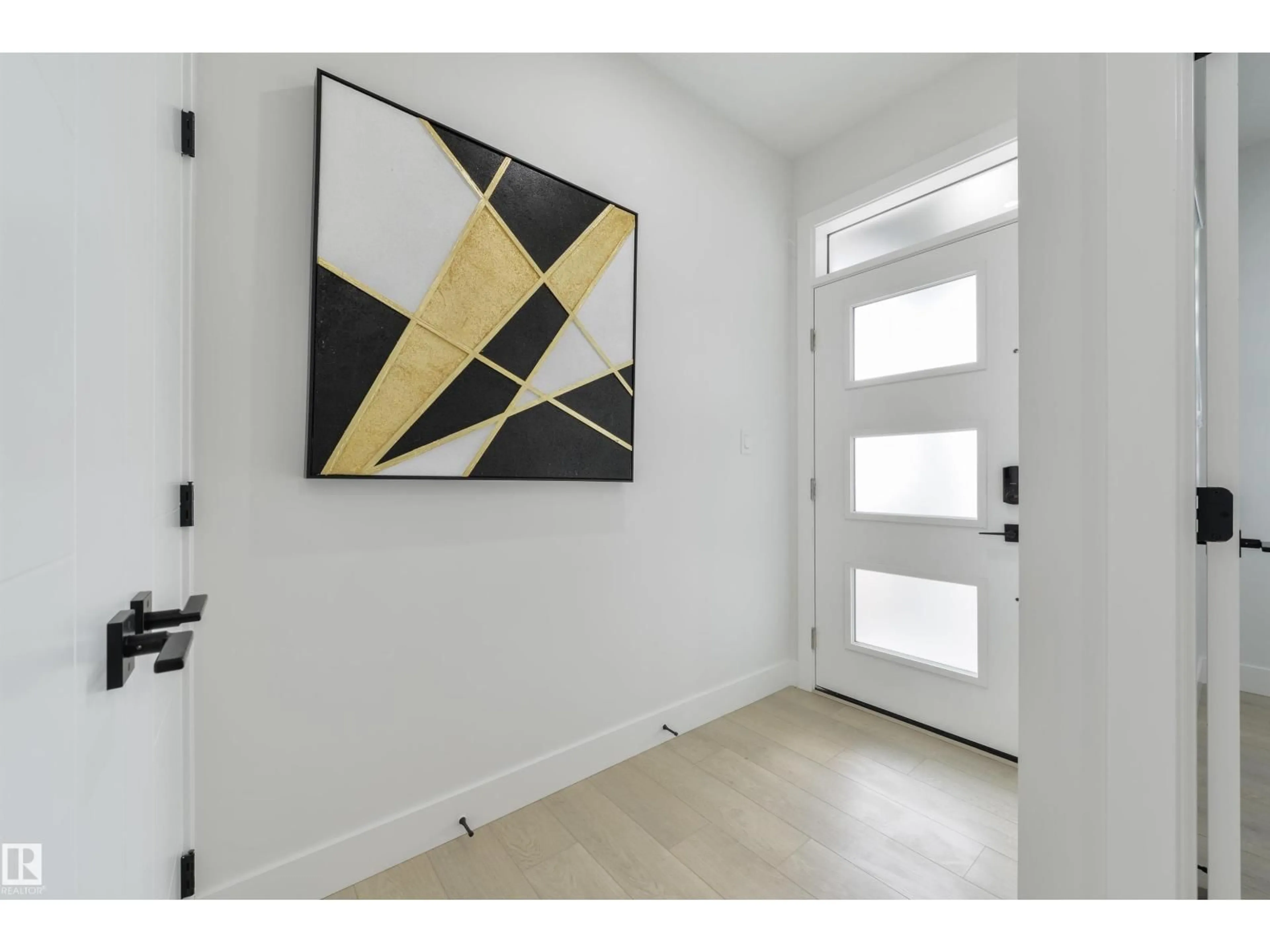 Indoor entryway for 128 RAVENSHIRE WYND, Sherwood Park Alberta T8H2R3