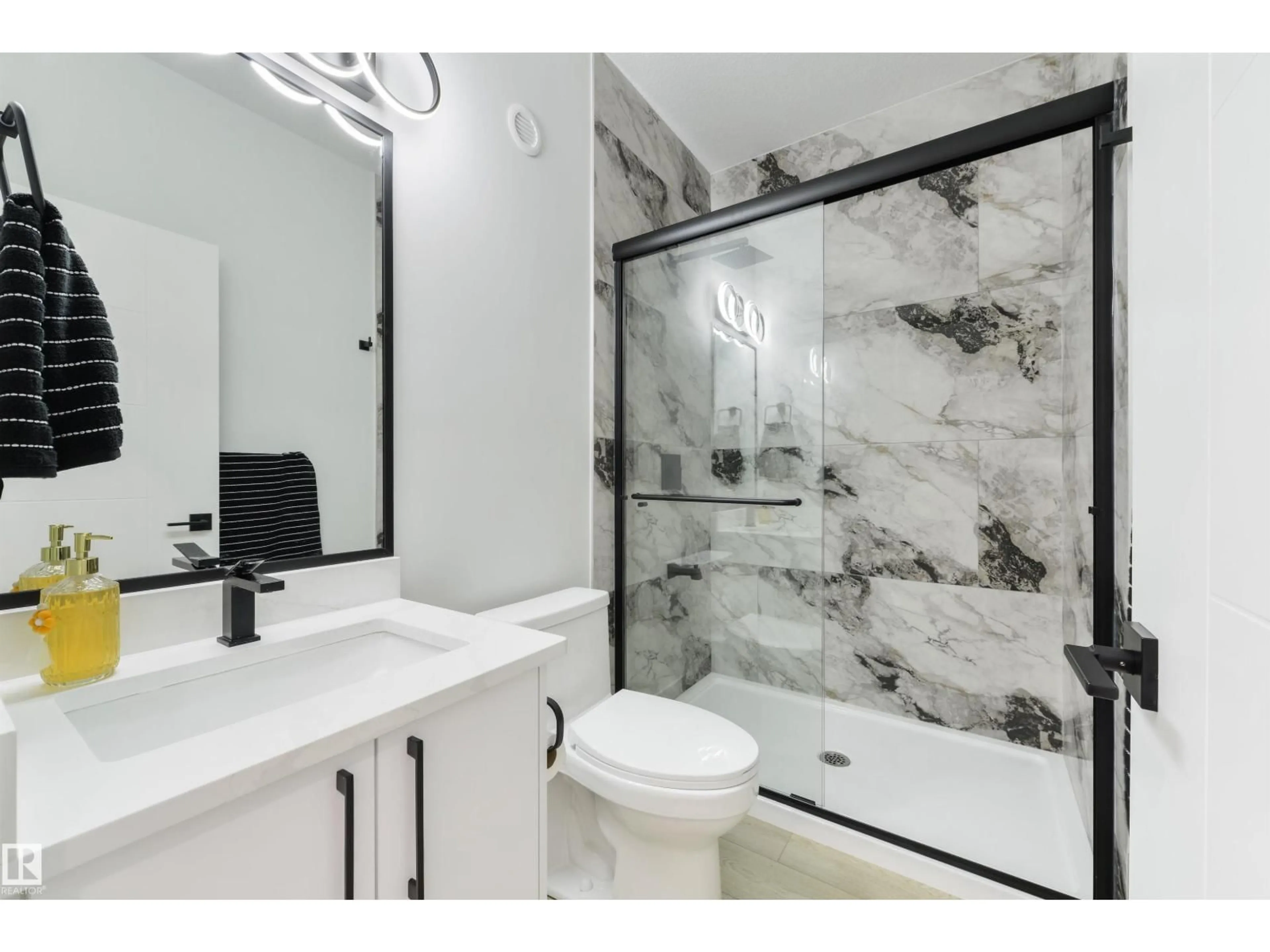Contemporary bathroom, ceramic/tile floor for 128 RAVENSHIRE WYND, Sherwood Park Alberta T8H2R3
