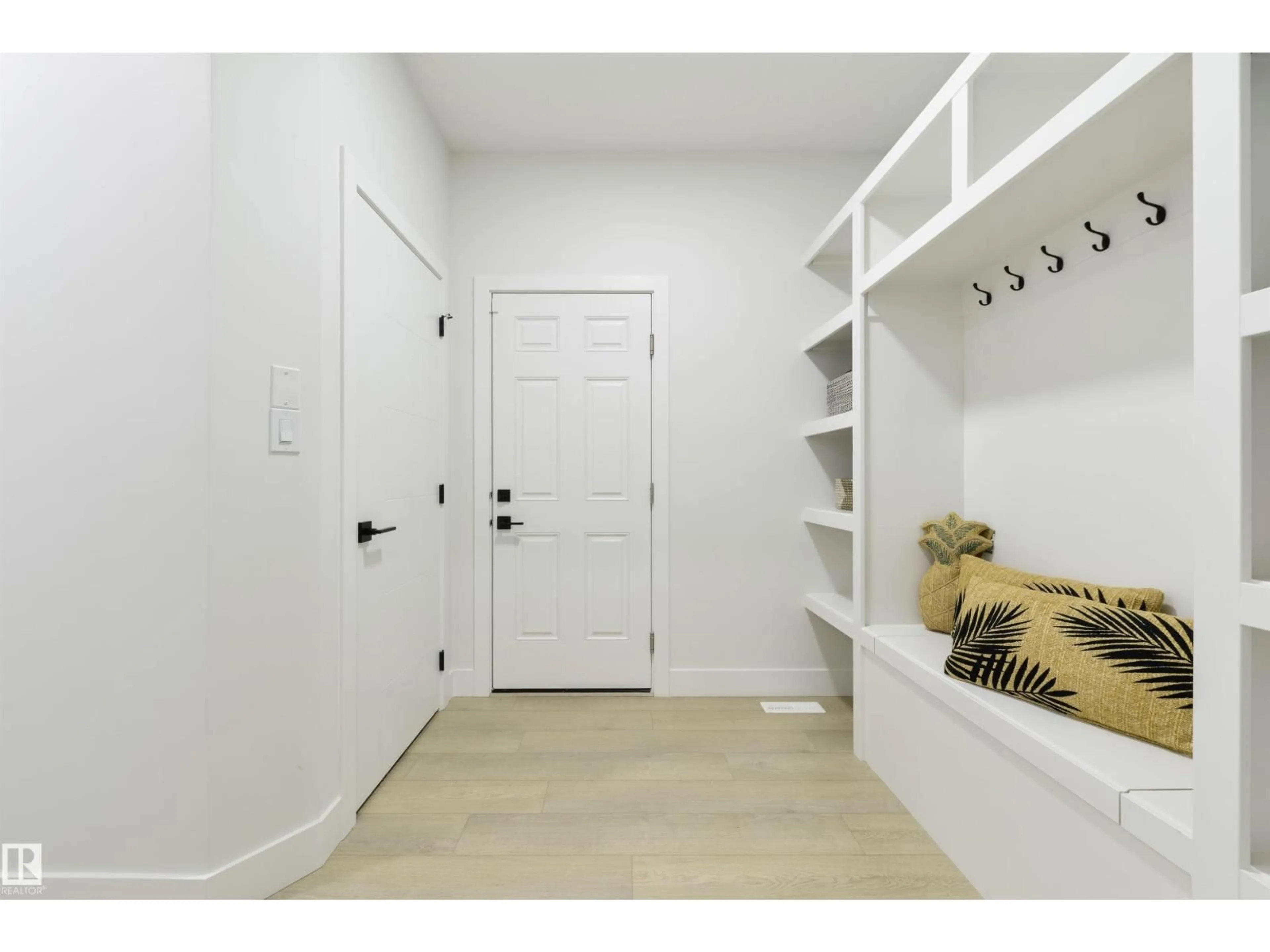 Indoor entryway for 128 RAVENSHIRE WYND, Sherwood Park Alberta T8H2R3