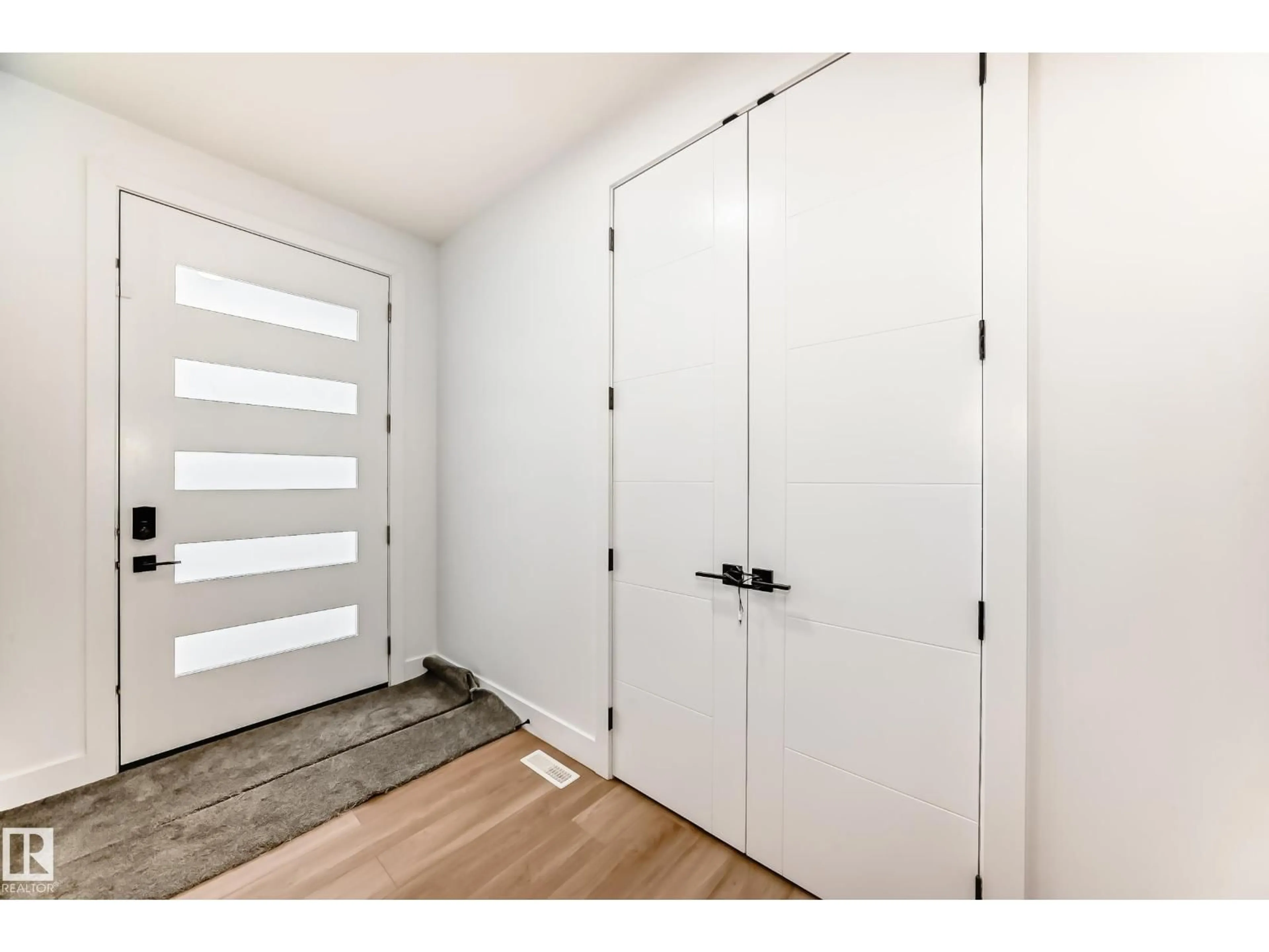 Indoor entryway for 15108 11 ST, Edmonton Alberta T5Y4C8