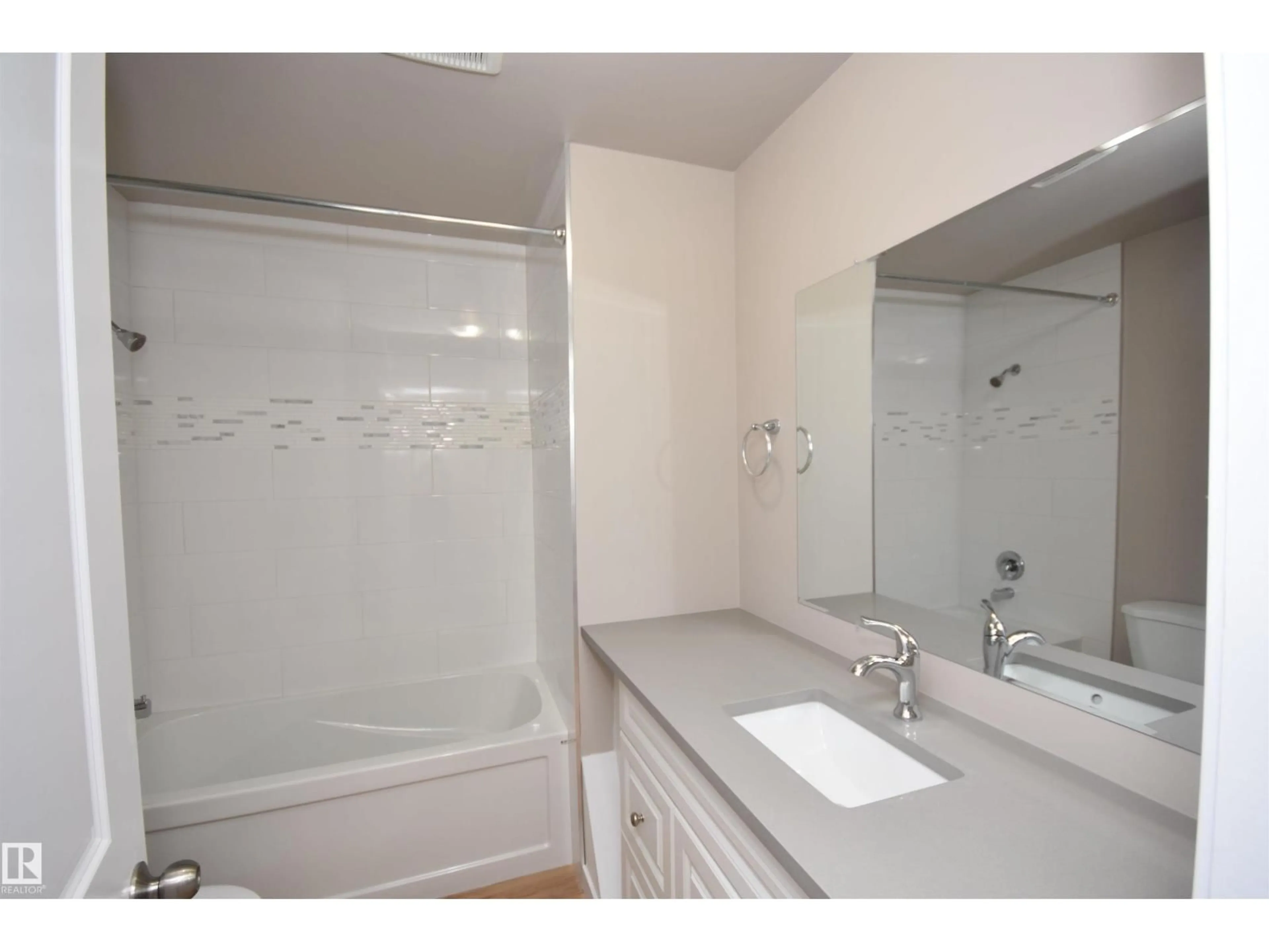 Standard bathroom, unknown for 13527 70 ST, Edmonton Alberta T5C0K5