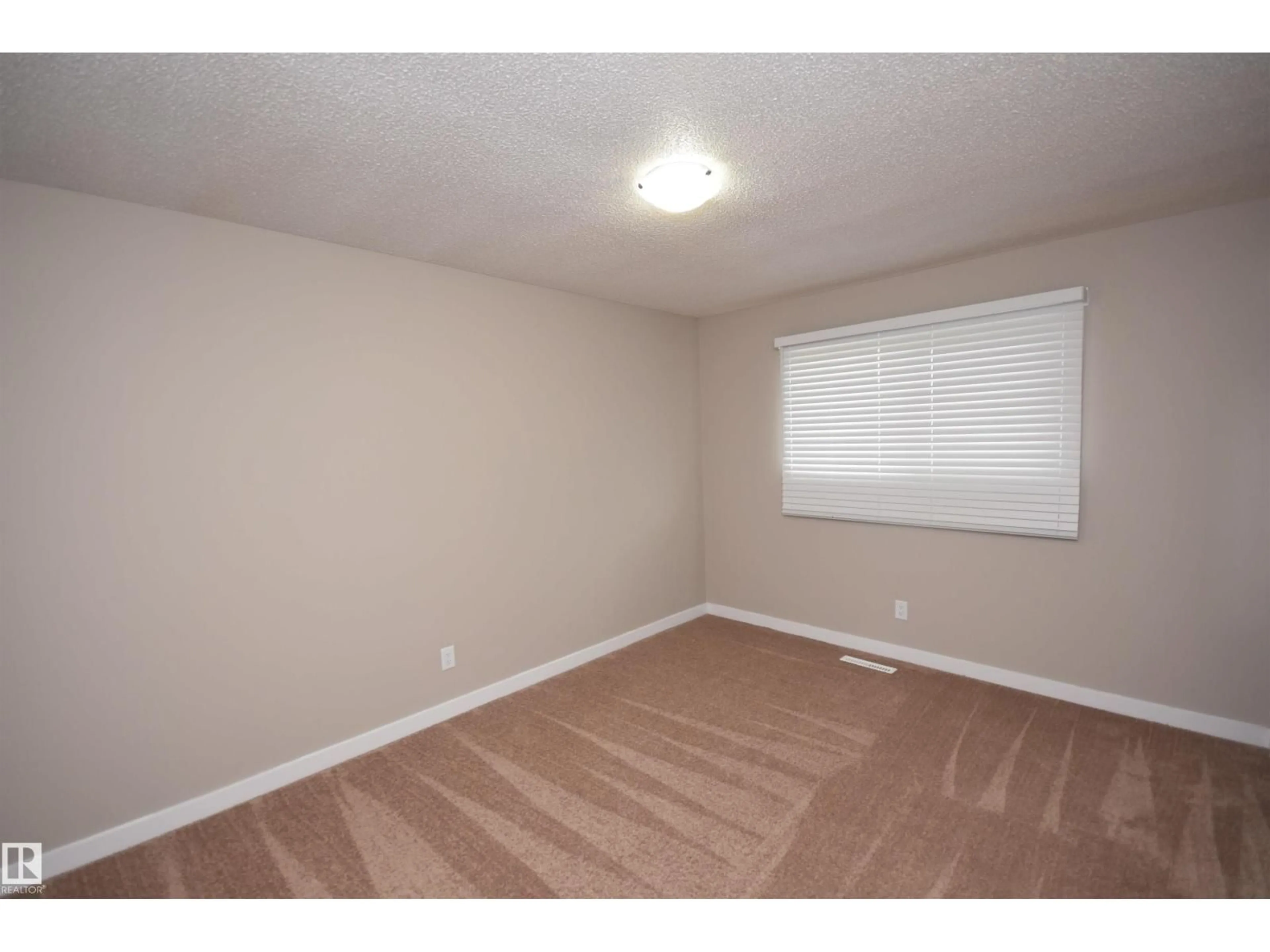 A pic of a room for 13527 70 ST, Edmonton Alberta T5C0K5