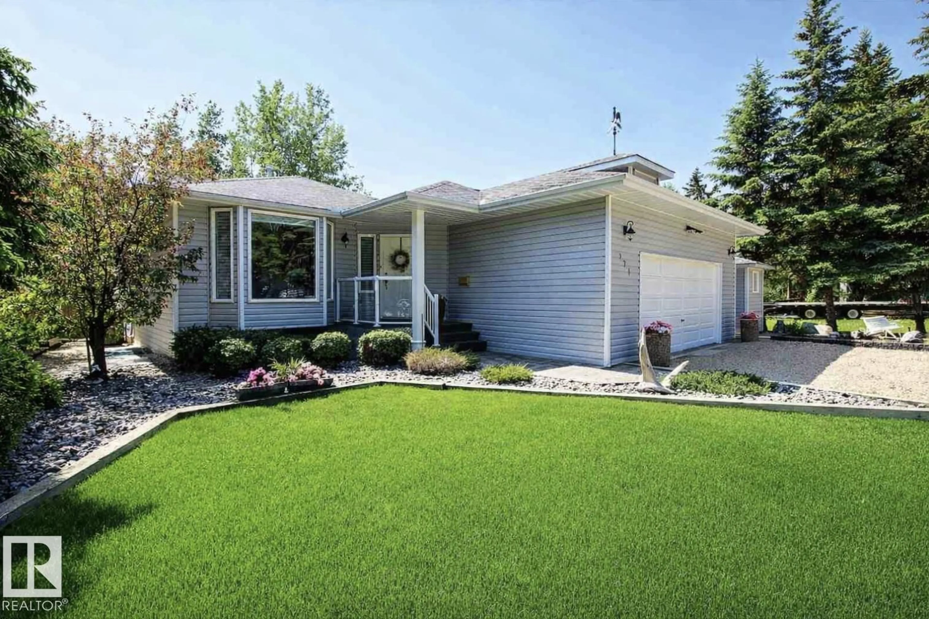 Home with vinyl exterior material, street for 978 9 STREET, Onoway Alberta T0E1A0