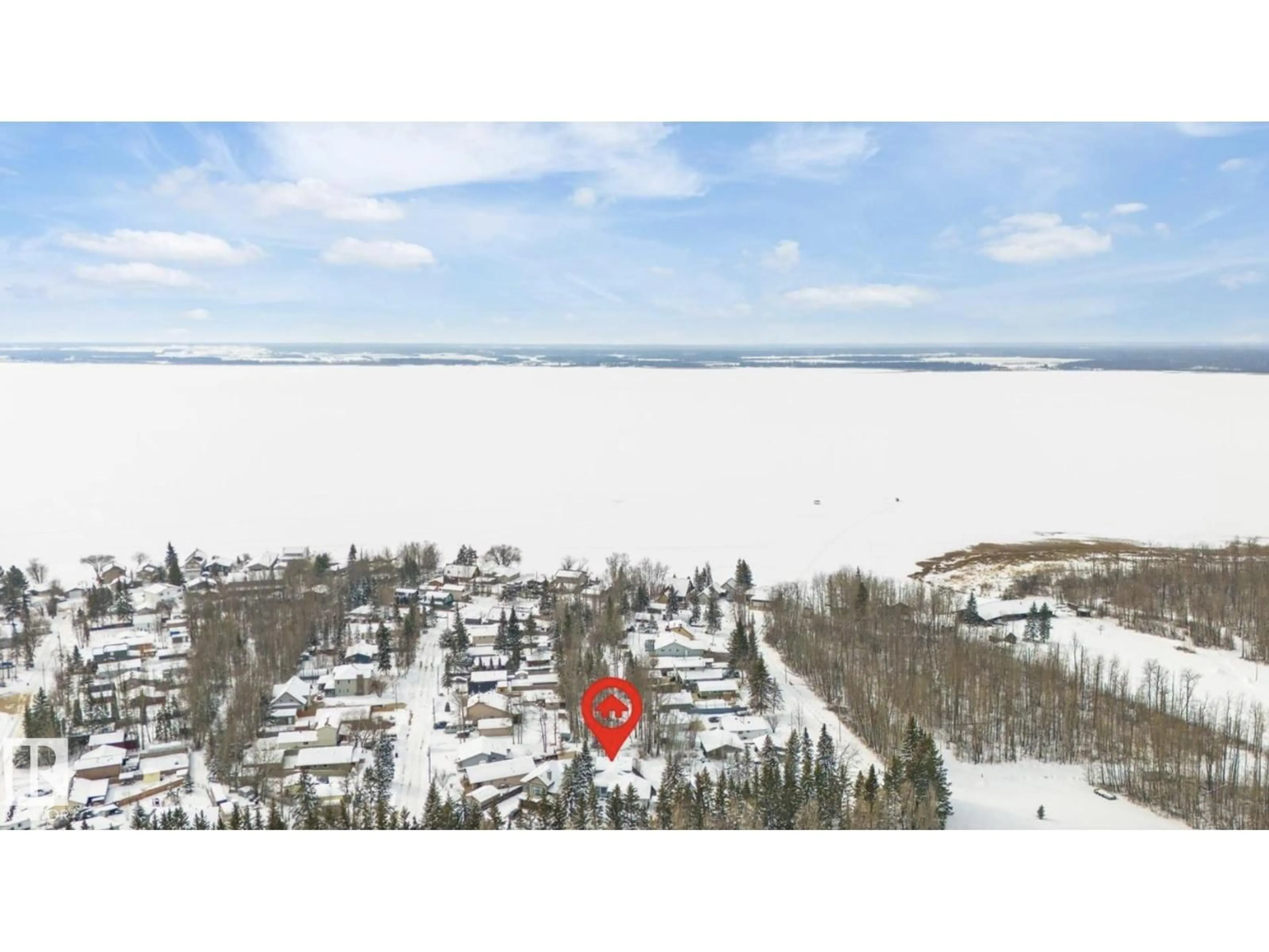 A pic from outside/outdoor area/front of a property/back of a property/a pic from drone, water/lake/river/ocean view for 978 9 STREET, Onoway Alberta T0E1A0