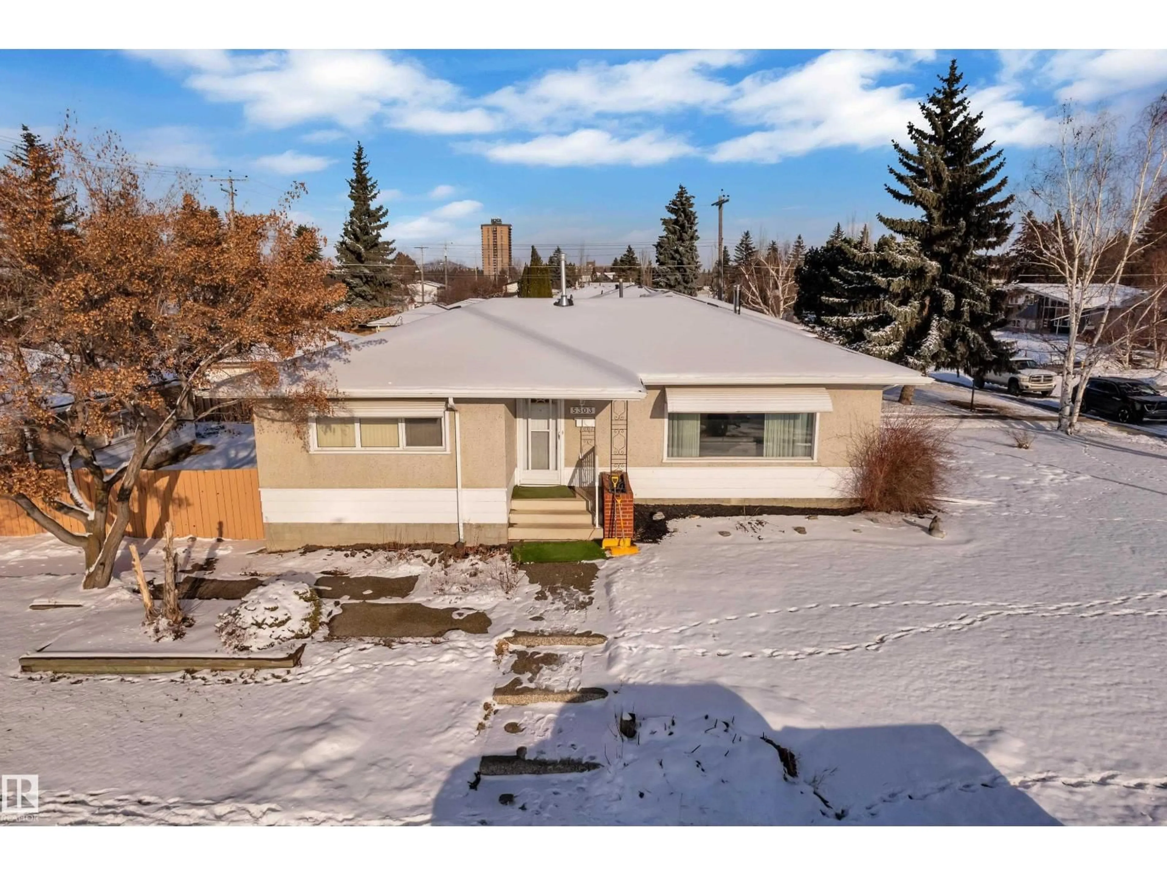 A pic from outside/outdoor area/front of a property/back of a property/a pic from drone, street for NW - 5303 114B ST, Edmonton Alberta T6H3N6