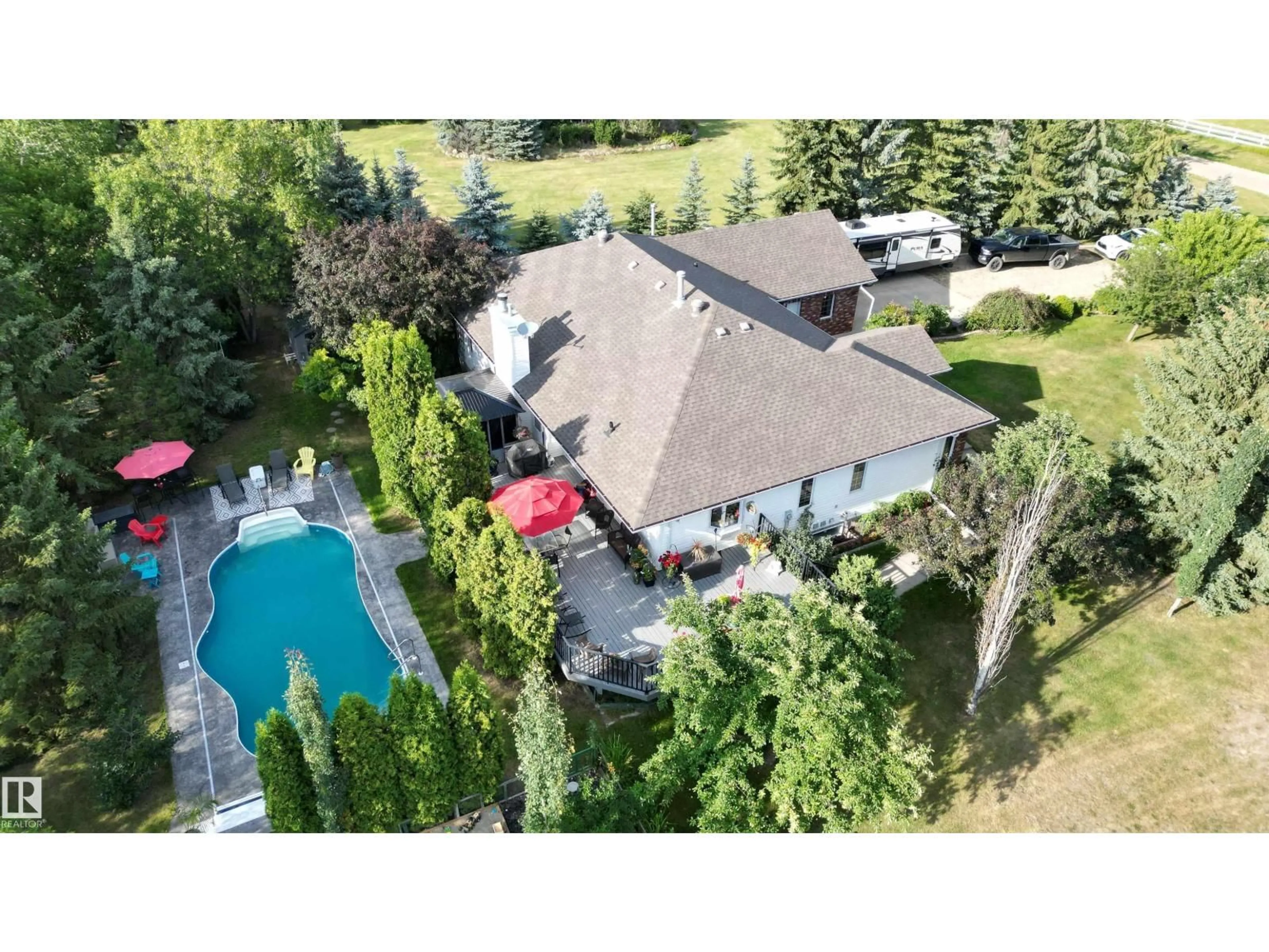 A pic from outside/outdoor area/front of a property/back of a property/a pic from drone, mountain view for 54224 RGE ROAD 245, Rural Sturgeon County Alberta T8T0A6