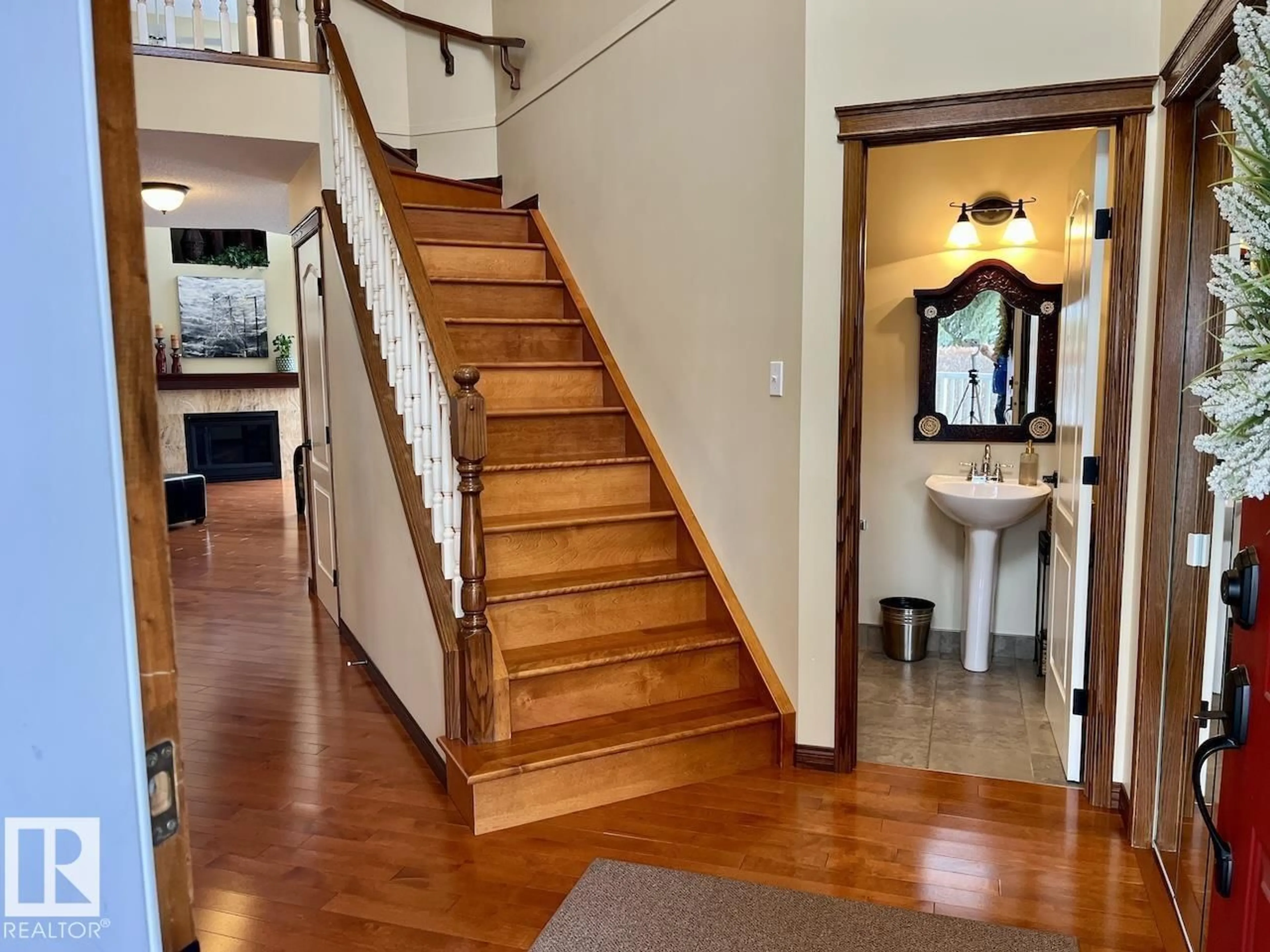 Indoor foyer for 11716 11A AV, Edmonton Alberta T6J7C4