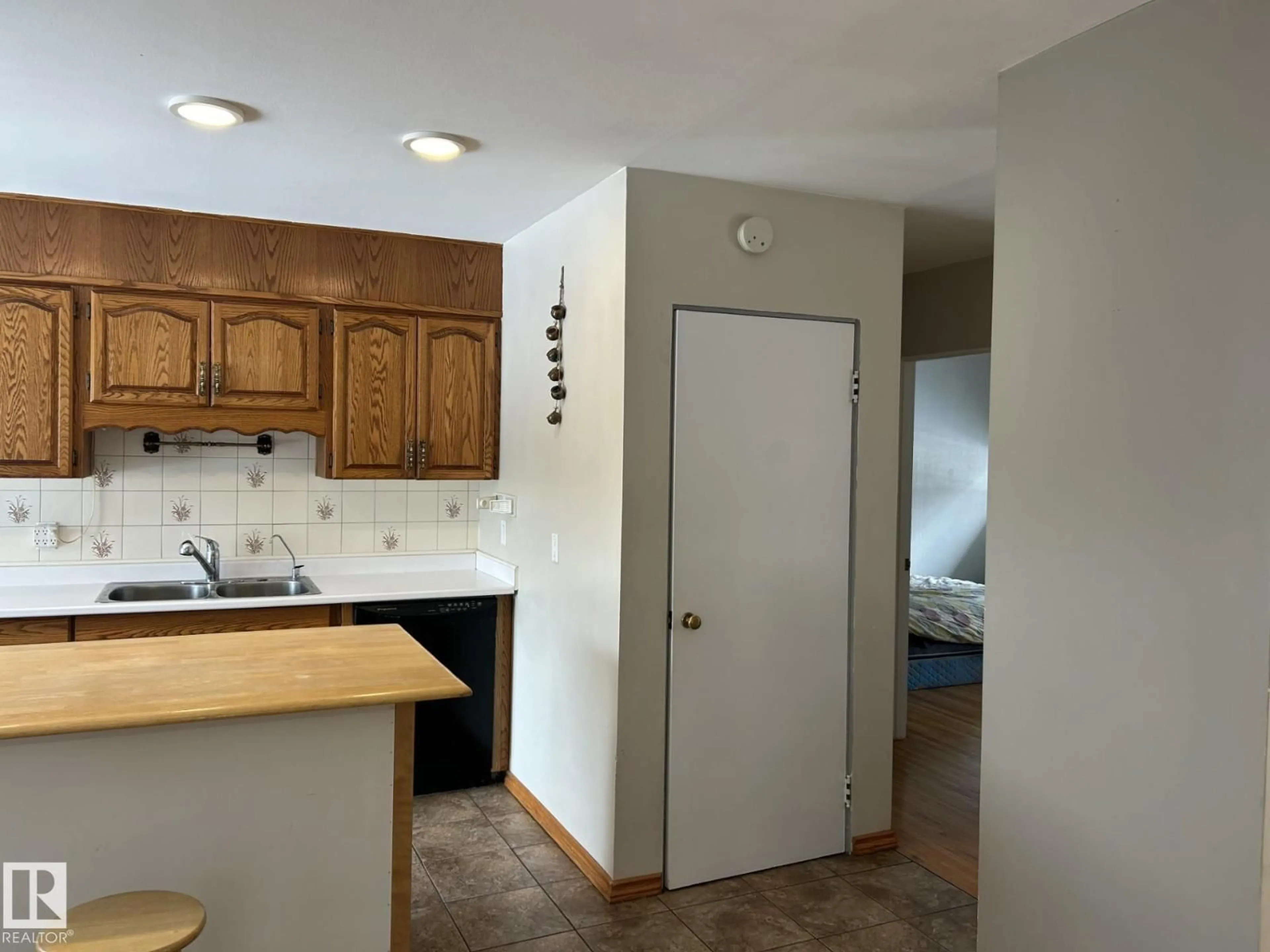 Standard kitchen, unknown for 9128 83 ST, Edmonton Alberta T6W2A2