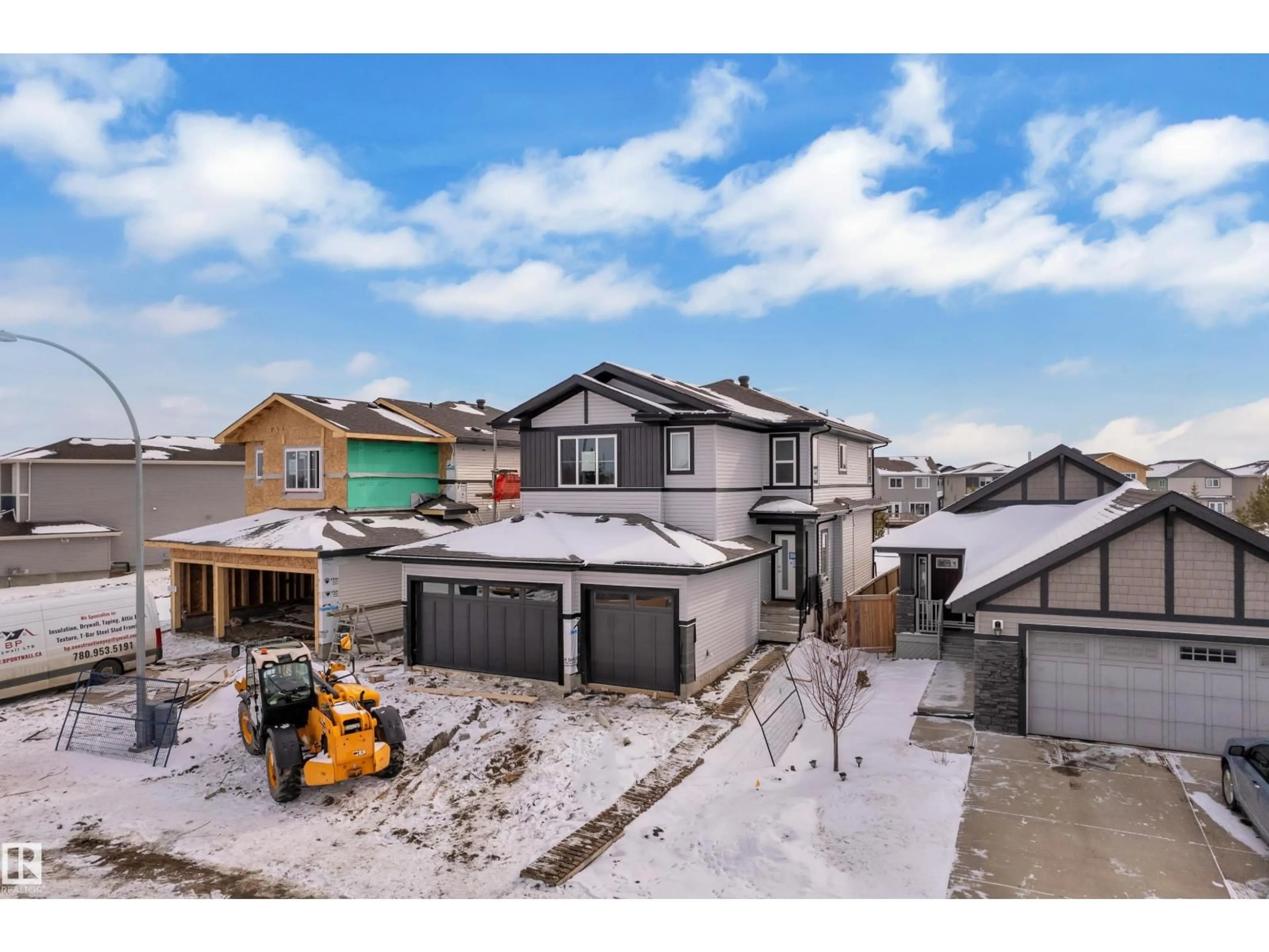 A pic from outside/outdoor area/front of a property/back of a property/a pic from drone, street for NW - 12619 44 ST, Edmonton Alberta T5A1V4