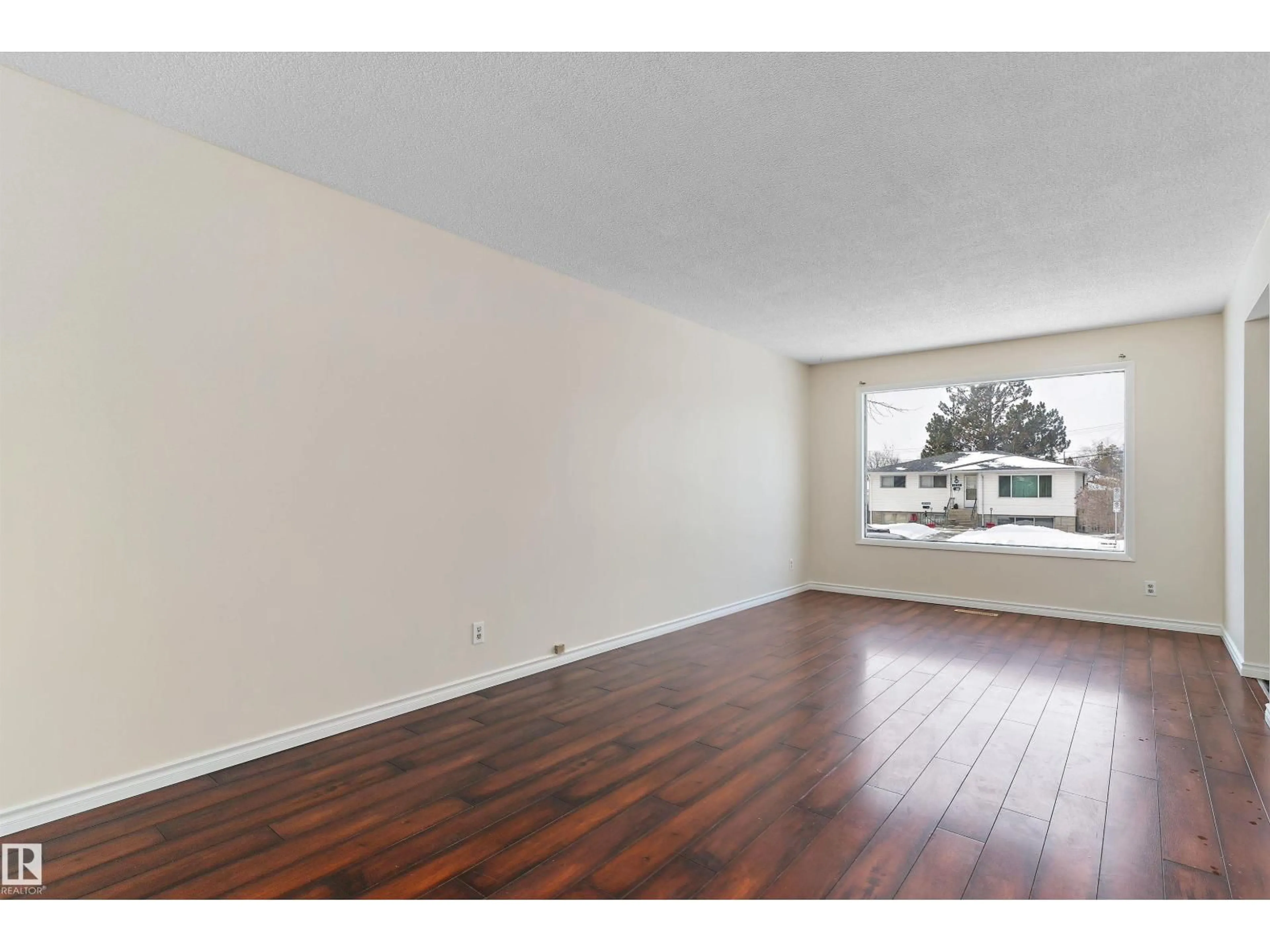 A pic of a room for 12721 90 ST, Edmonton Alberta T5E3L5