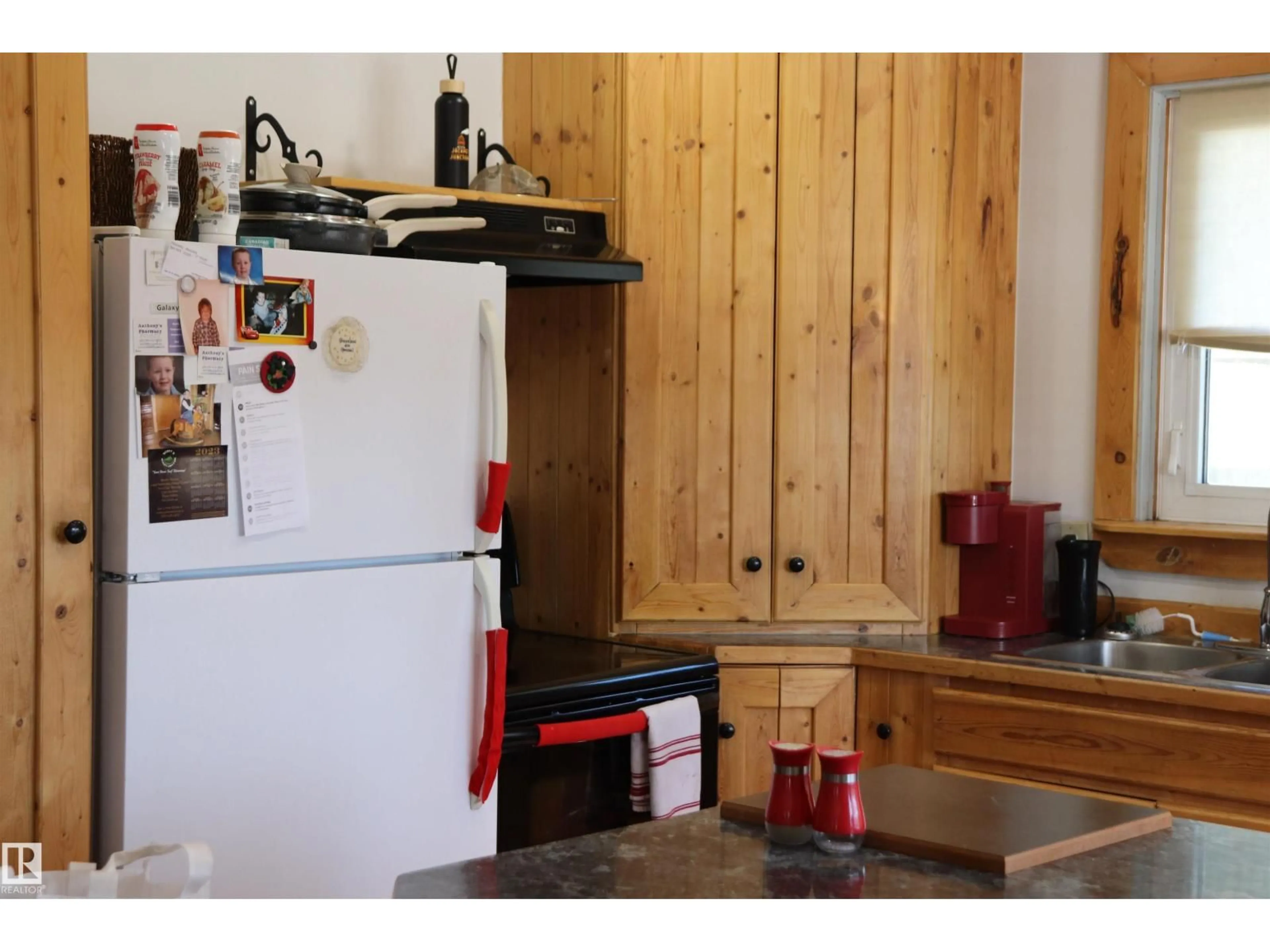 Standard kitchen, wood/laminate floor for 5512 50TH STREET, Wetaskiwin Alberta T9A0T3