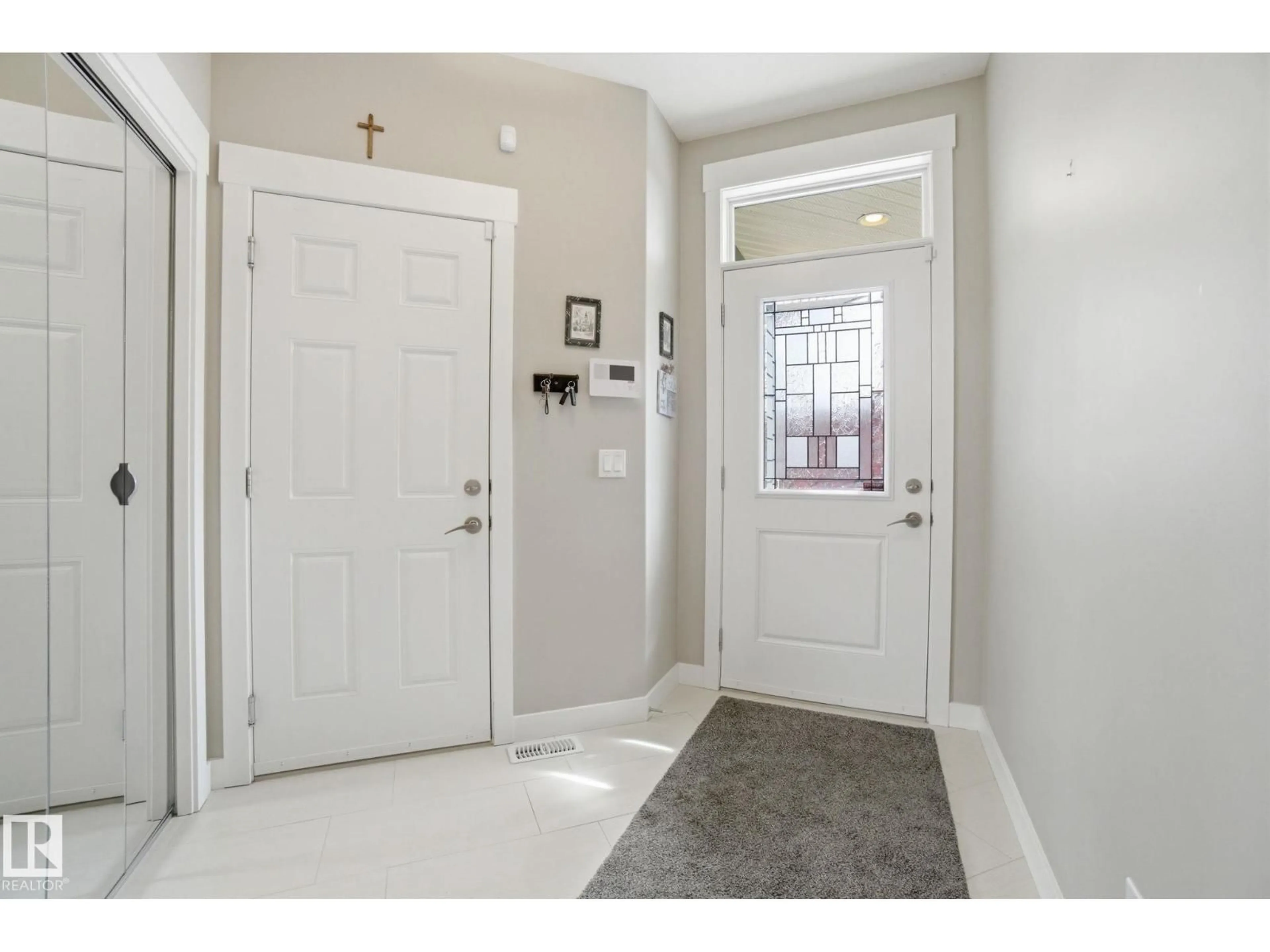 Indoor entryway for 3090 - 16 CAMERON HEIGHTS WY, Edmonton Alberta T6M0S7