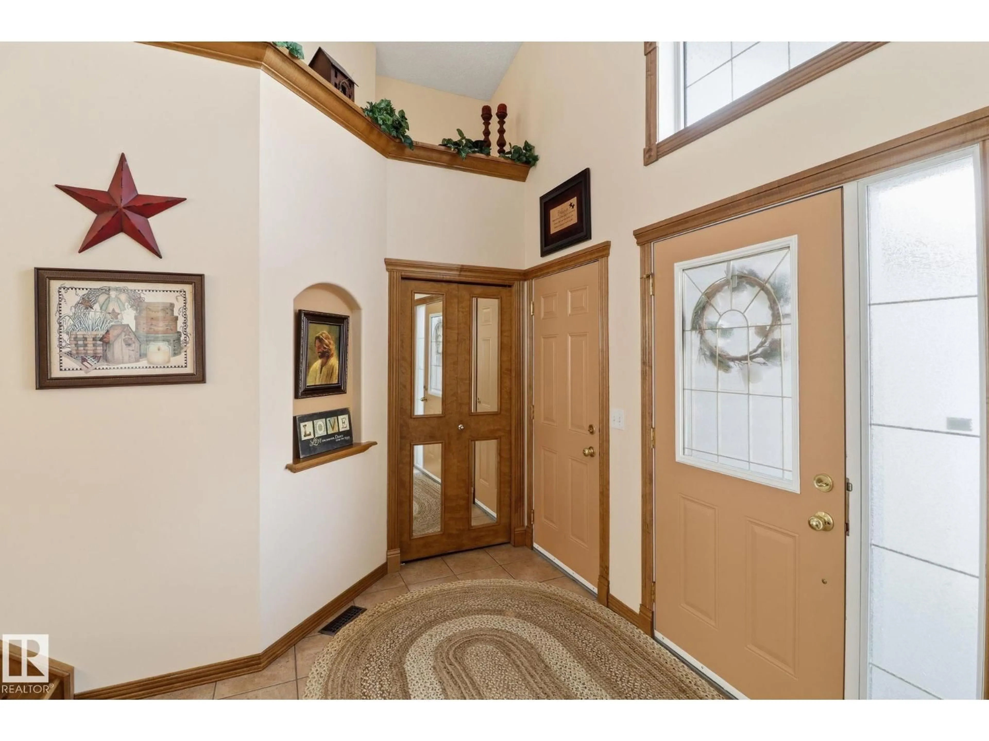Indoor foyer for 5 RICHELIEU PL, Beaumont Alberta T4X1S4
