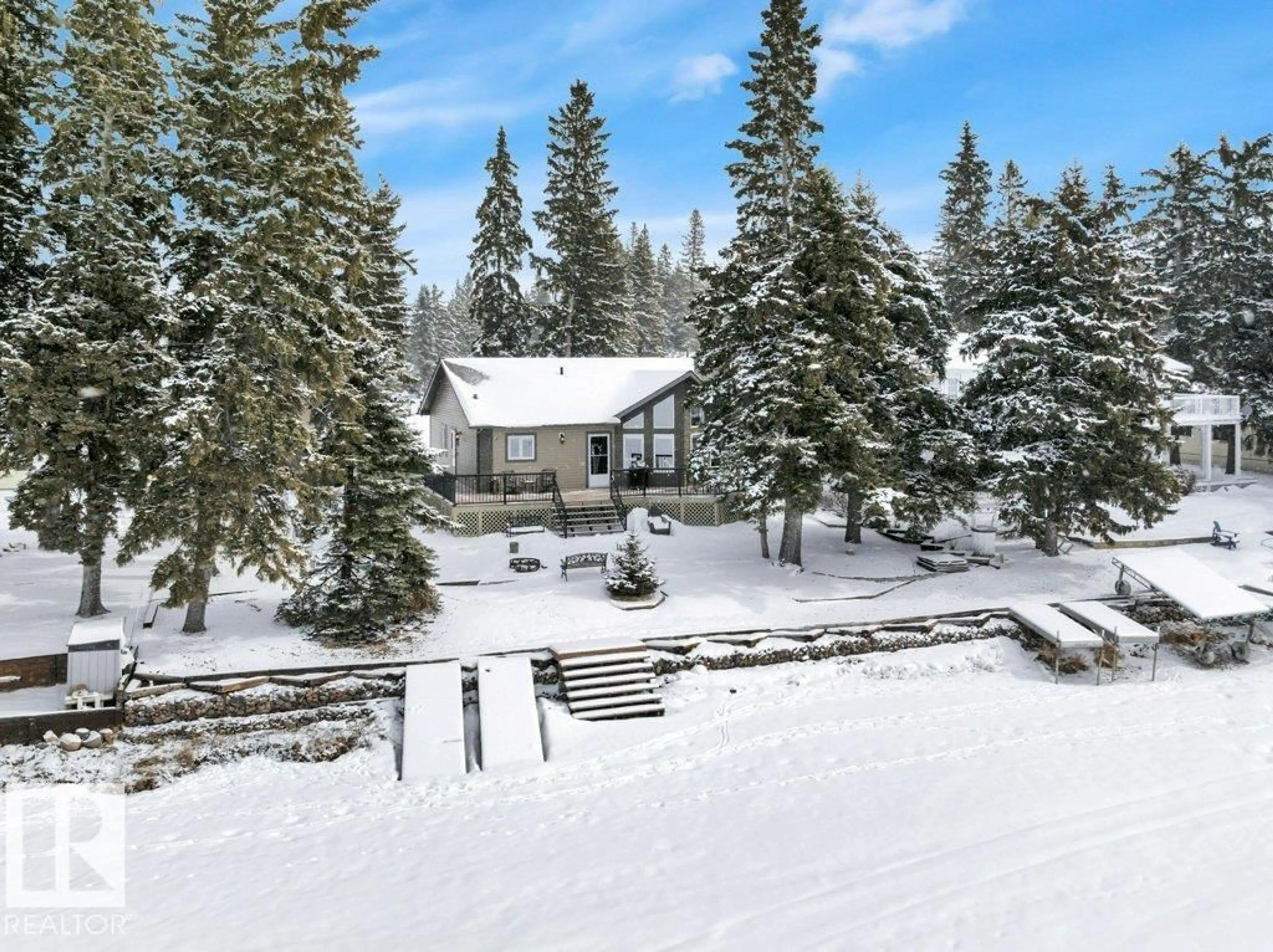 A pic from outside/outdoor area/front of a property/back of a property/a pic from drone, mountain view for 613 LAKEVIEW RD, Rural Athabasca County Alberta T0A0M0