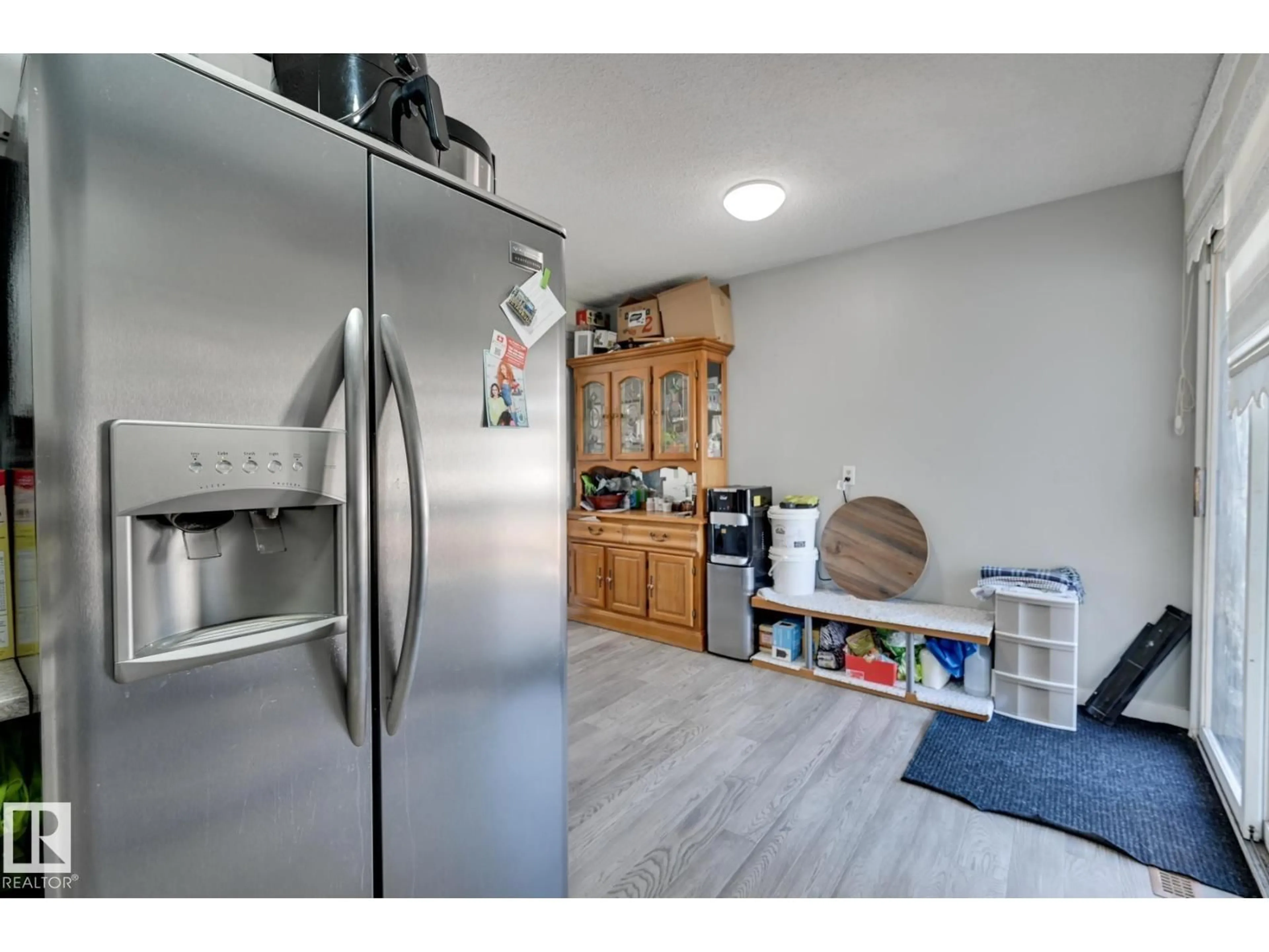 Unknown for 4628 37 AV, Edmonton Alberta T6L3V1